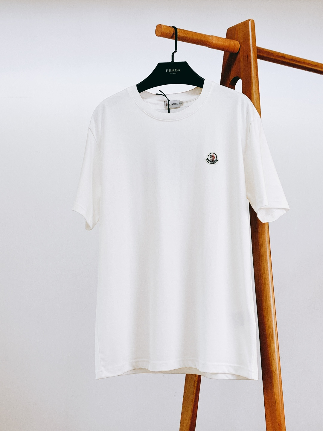 Moncler 蒙口 2026SS早春新品 经典徽章Logo短袖，高支精梳棉+专柜质感！胸前刺绣徽章Lo