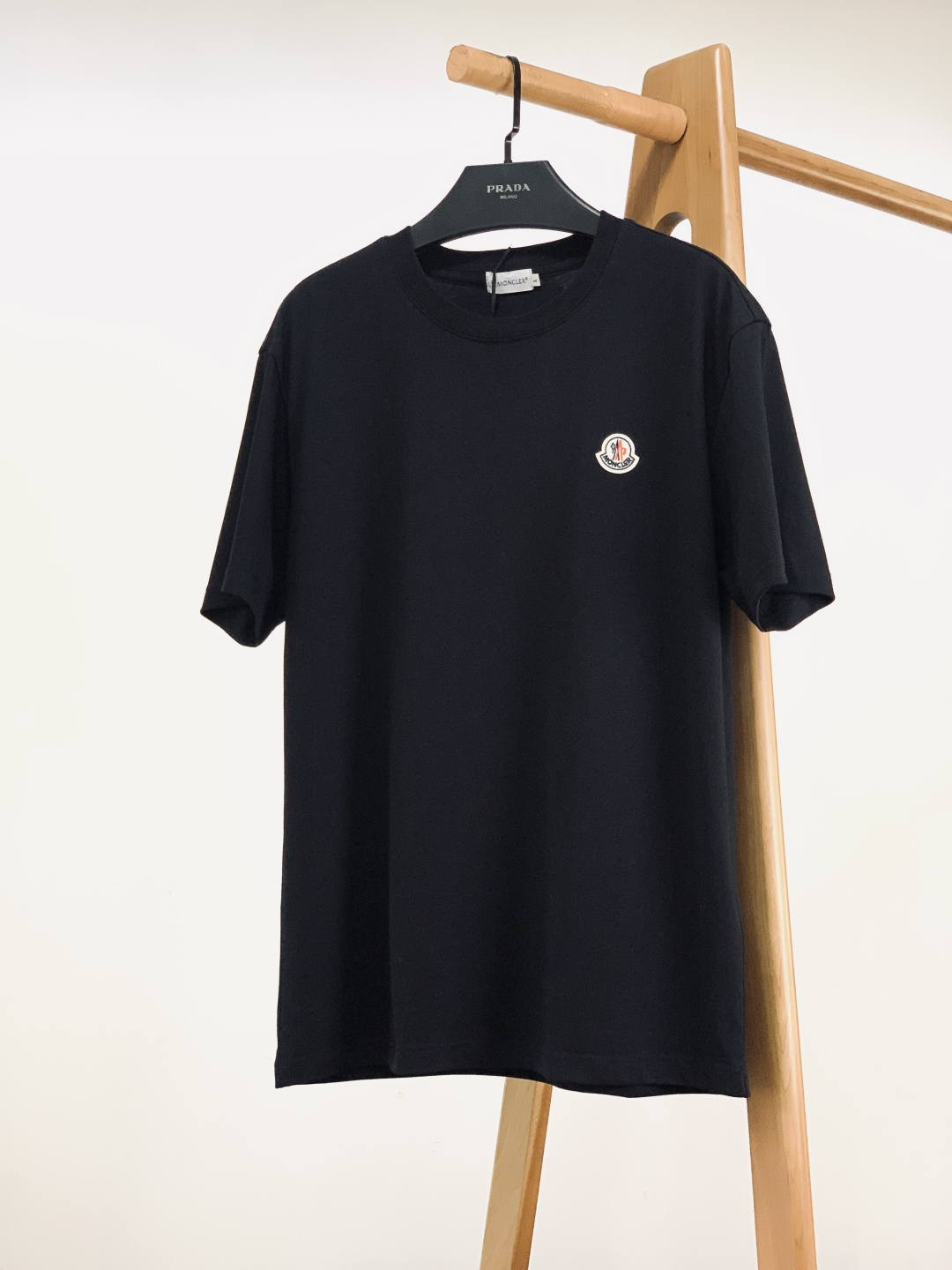 Moncler 蒙口 2026SS早春新品 经典徽章Logo短袖，高支精梳棉+专柜质感！胸前刺绣徽章Lo