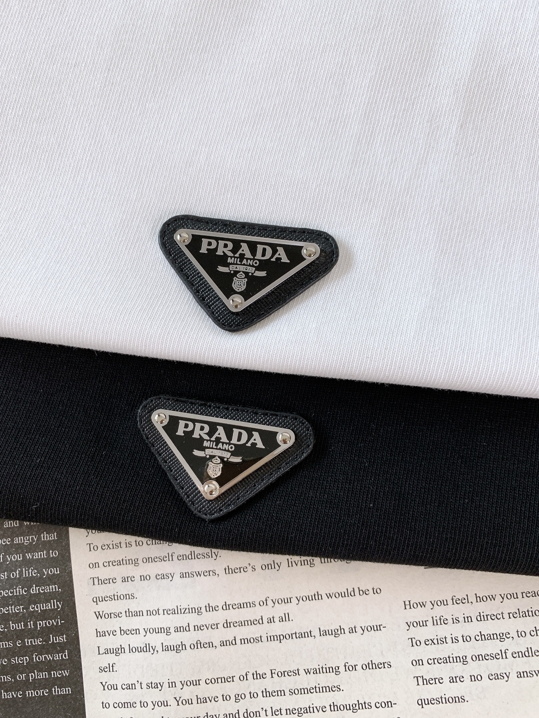 Prada 普拉达 2026SS早春新品 经典三角标短袖，高支精梳棉+专柜质感！胸前金属三角标辨识度拉满