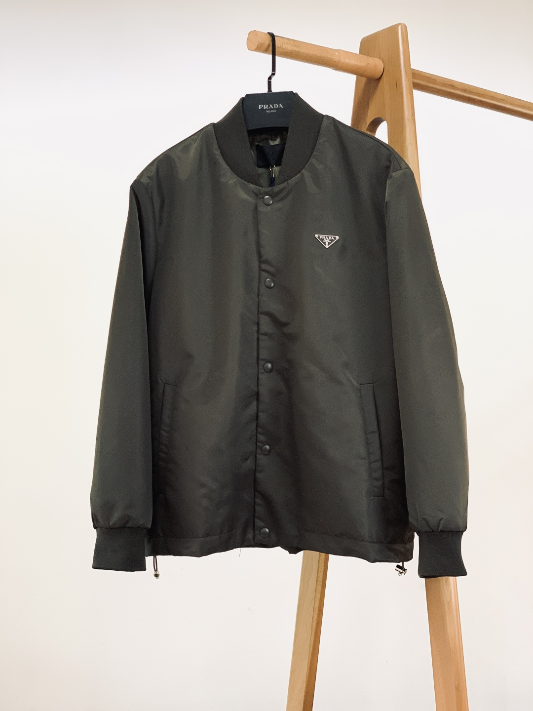 Prada 普拉达 2026SS早春新品新款再生尼龙飞行员夹克，奢品通勤刚需！标志性RE-NYLON尼龙