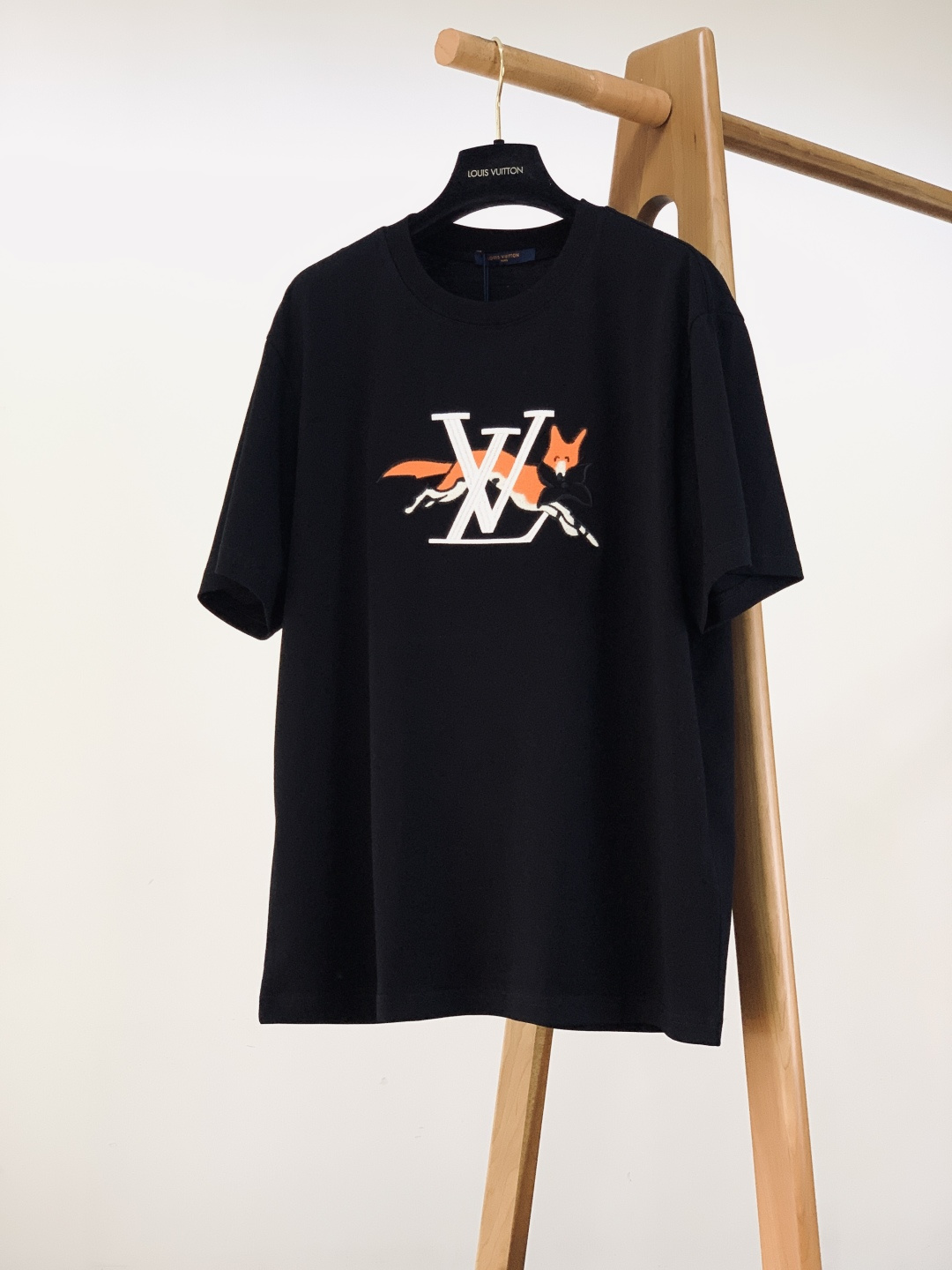 LouisVuitton 路易威登 2026SS早春新品 经典狐狸刺绣T恤｜轻奢高级感拉满精选高支精梳棉