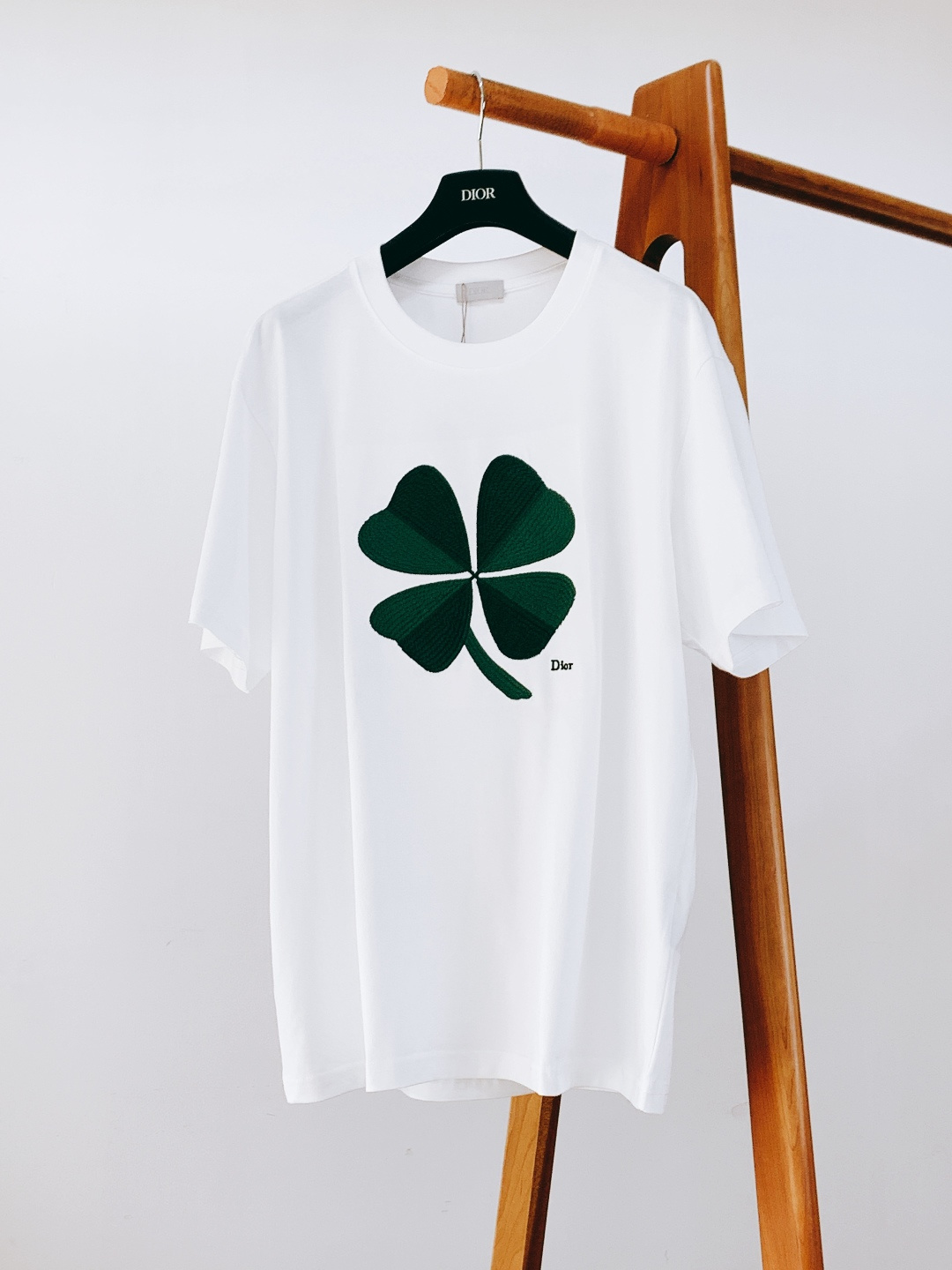 Dior Homme 迪奥·桀傲 2026SS早春新品四叶草刺绣T恤｜Jonathan Anderson