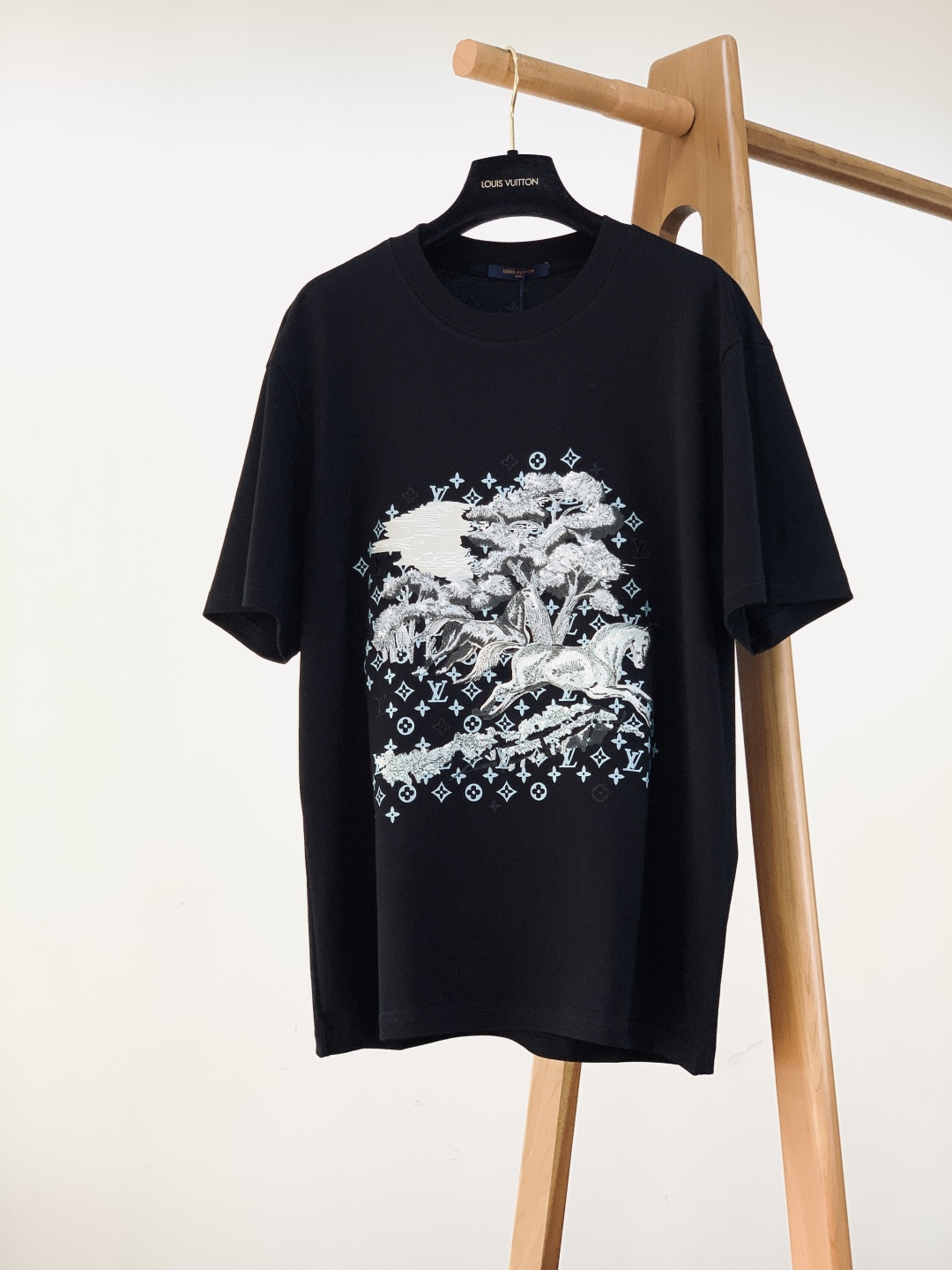 LouisVuitton 路易威登 2026SS早春新品 最新老花刺绣T恤｜轻奢质感上身即显贵精选高支精