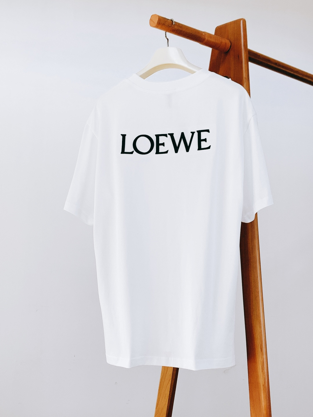 Loewe 罗意威 2026SS早春新品经典Anagram刺绣T恤，把高级感穿在身上230g重磅精梳棉，