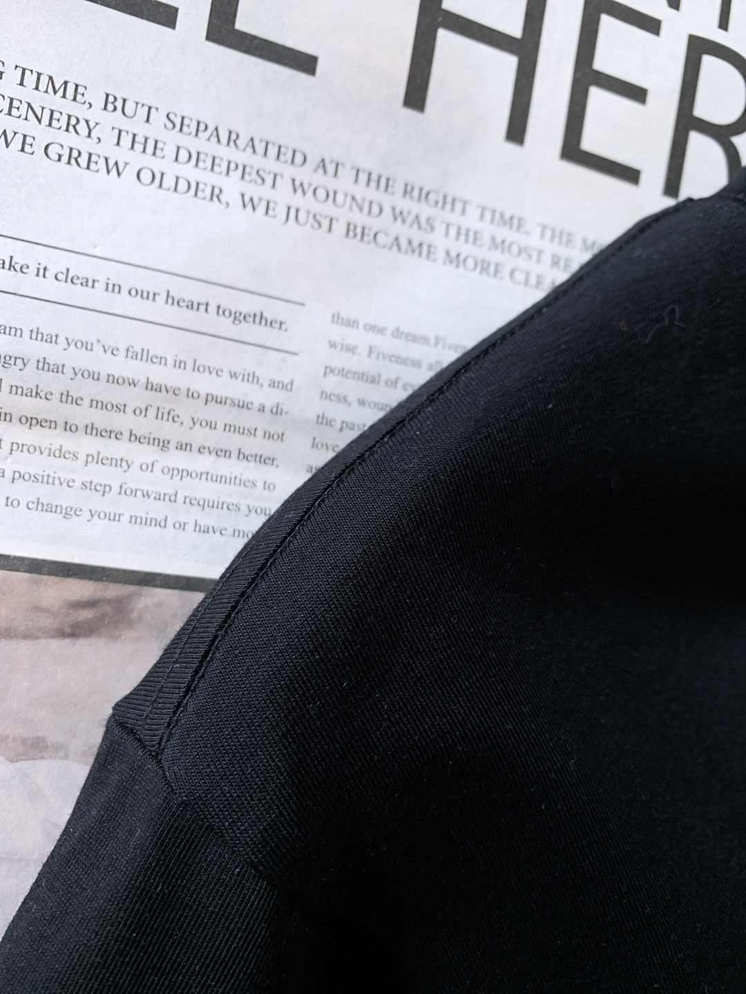 Moncler 蒙口 2026SS春夏新品鲨鱼印花T恤，简约大气自带高级感，上身就是低调奢华风。精选高支