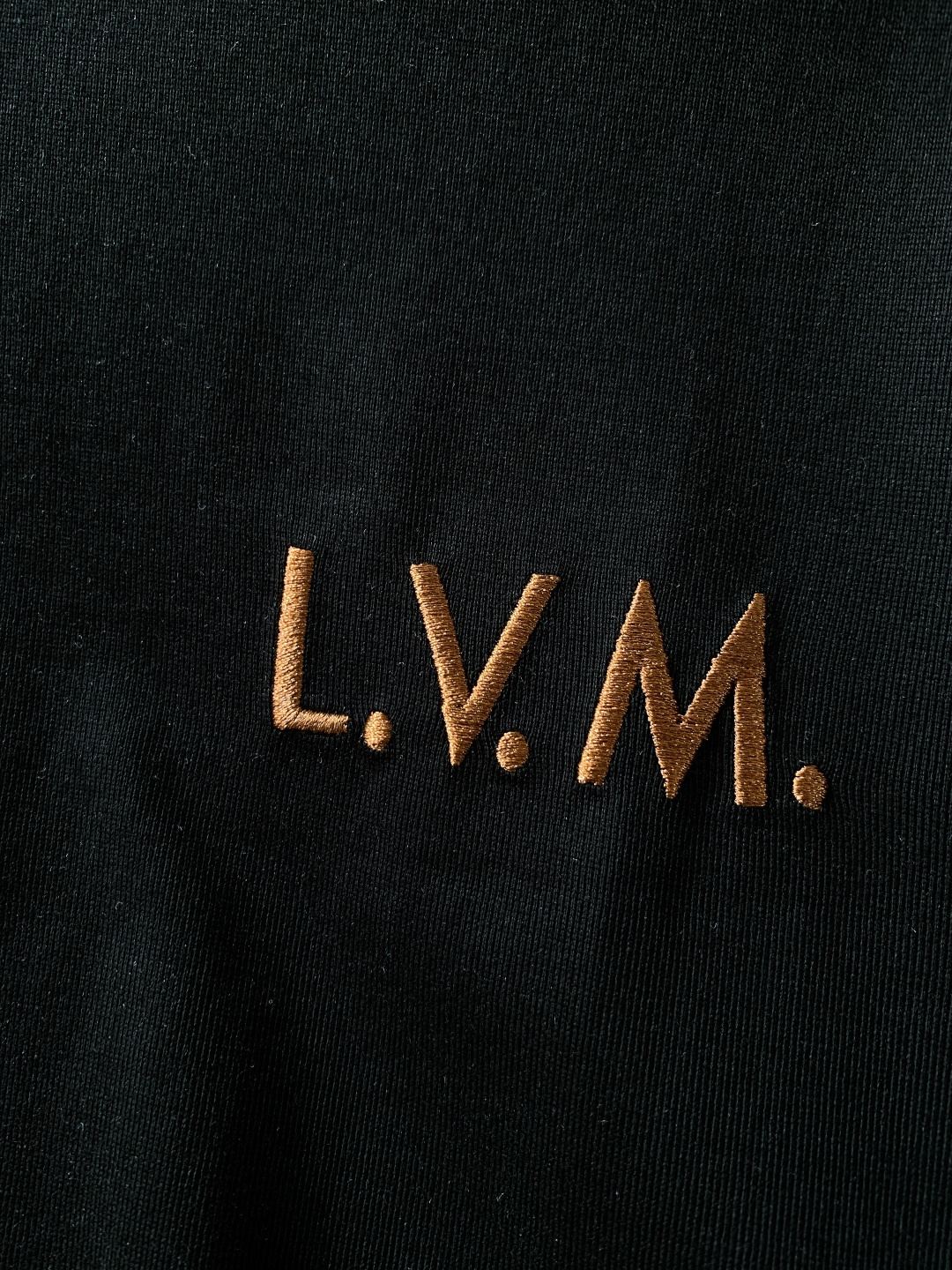 LouisVuitton 路易威登 2026SS早春新品 休闲刺绣T恤｜黑白双煞 230g重磅精梳棉，挺