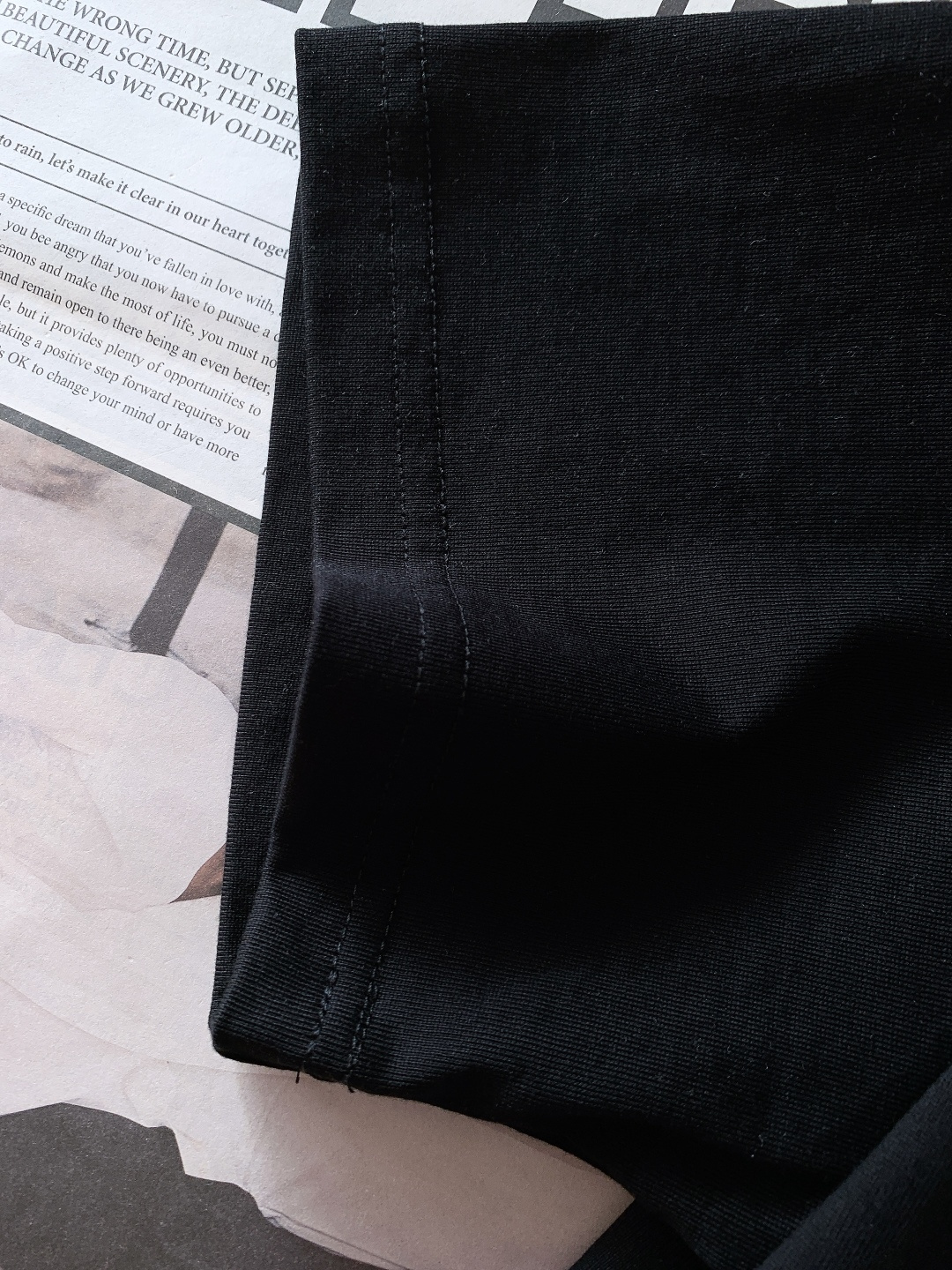 LouisVuitton 路易威登 2026SS早春新品 黑金刺绣T恤。甄选高支精梳棉，柔软亲肤透气不闷