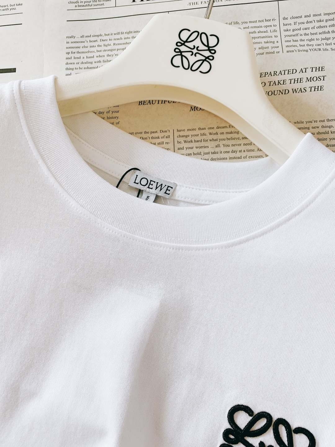 Loewe 罗意威 2026SS早春新品经典Anagram刺绣T恤，把高级感穿在身上230g重磅精梳棉，
