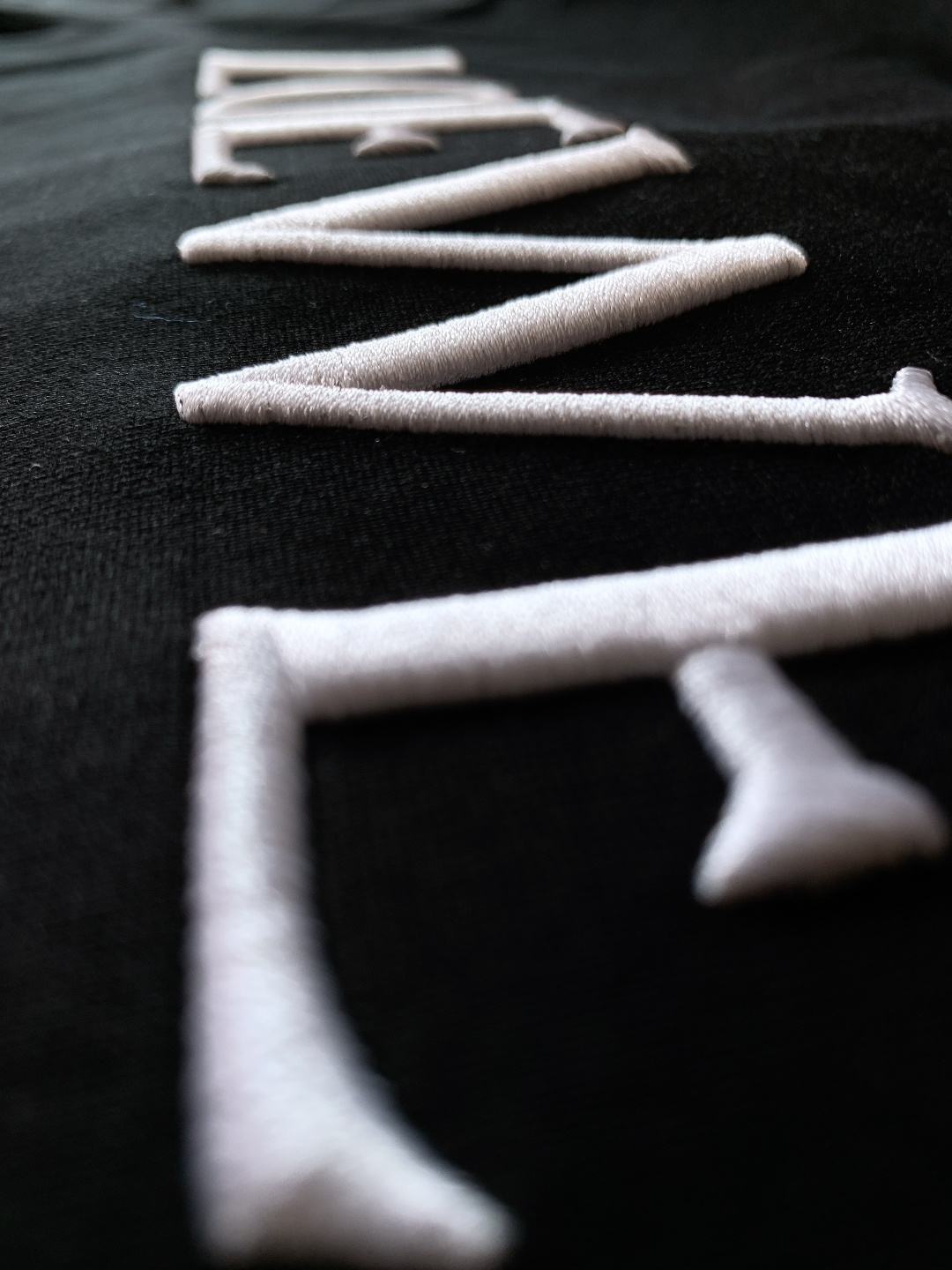 Loewe 罗意威 2026SS早春新品经典Anagram刺绣T恤，把高级感穿在身上230g重磅精梳棉，