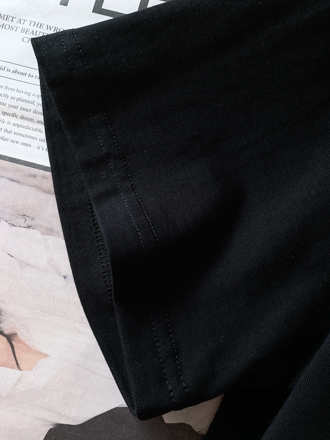 Loewe 罗意威 2026SS早春新品经典Anagram刺绣T恤，把高级感穿在身上230g重磅精梳棉，