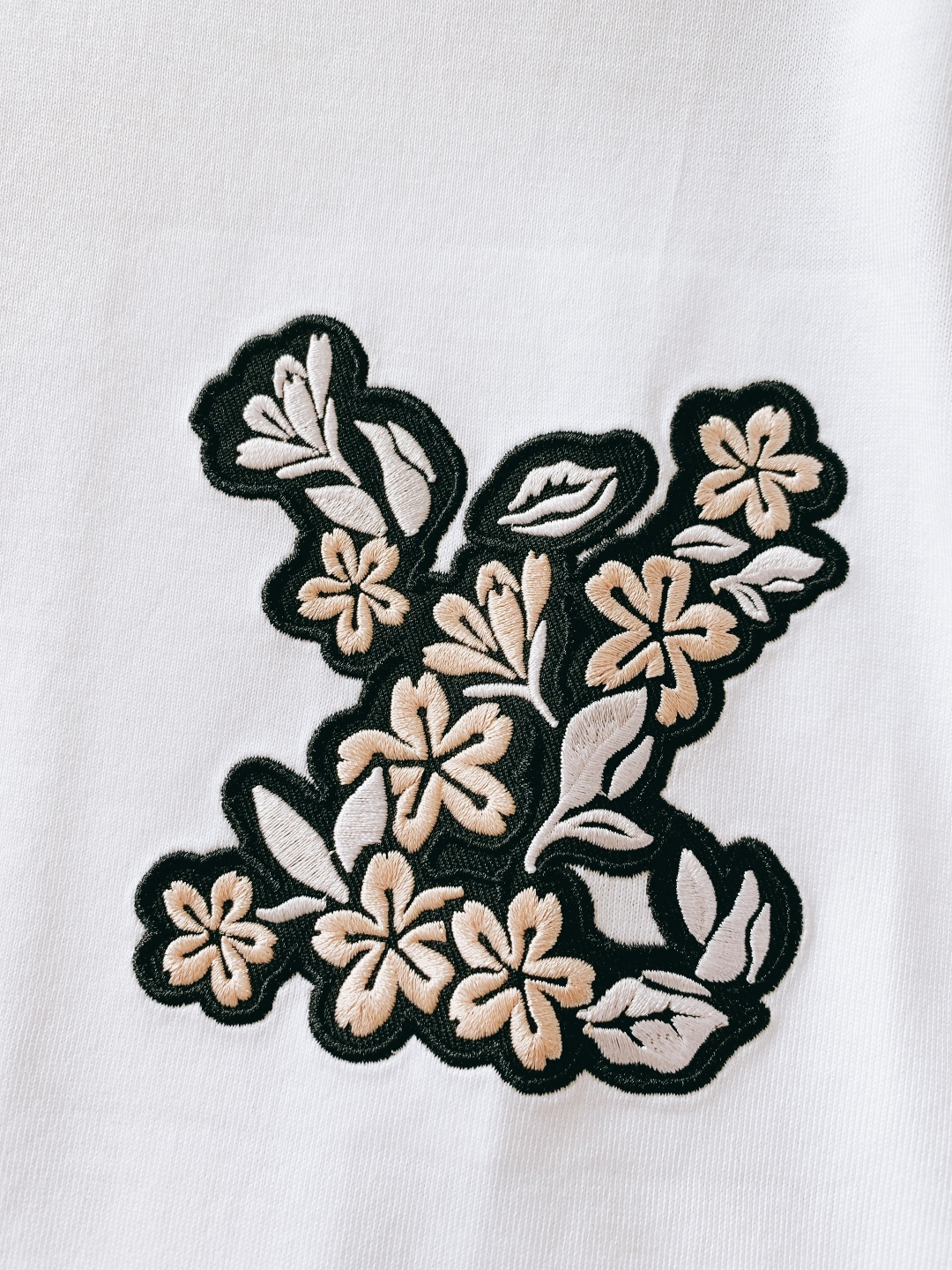 LouisVuitton 路易威登 2026SS早春新品 花卉刺绣T恤｜把高级感穿在身上重磅精梳棉打造，