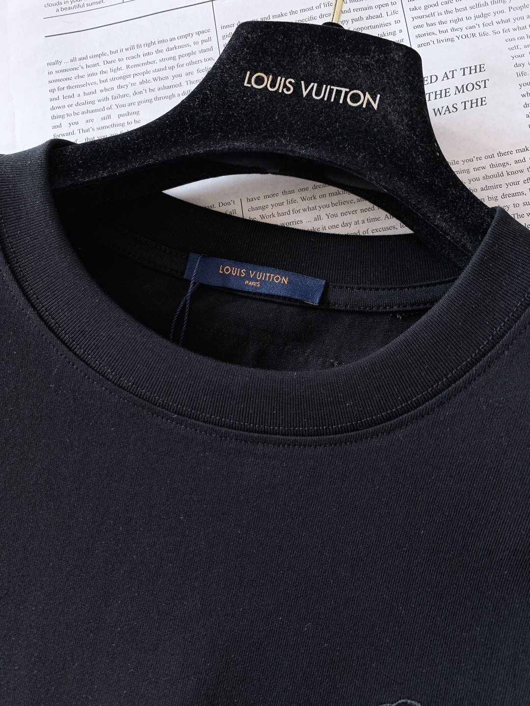 LouisVuitton 路易威登 2026SS早春新品 花卉刺绣T恤｜把高级感穿在身上重磅精梳棉打造，