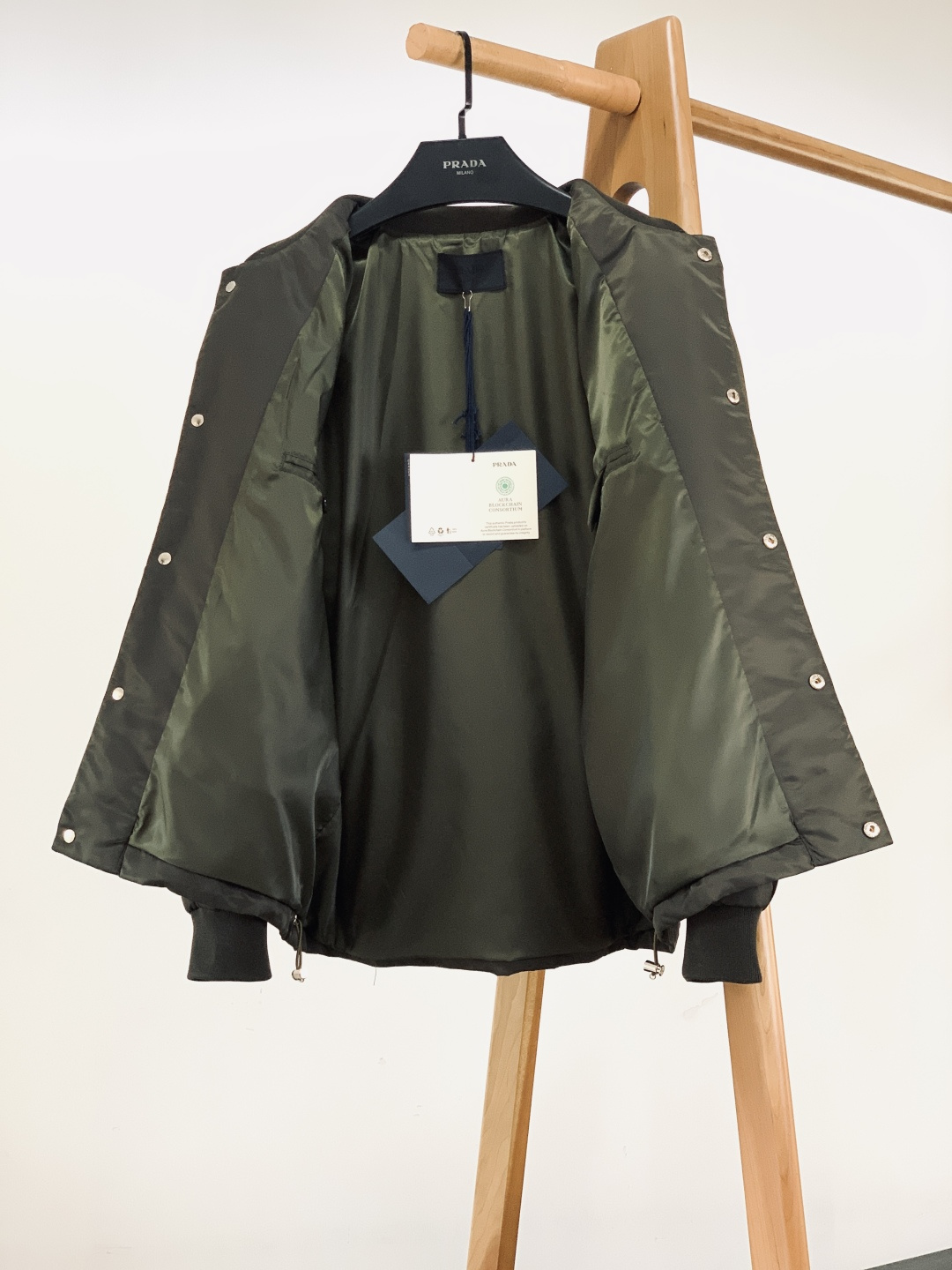 Prada 普拉达 2026SS早春新品新款再生尼龙飞行员夹克，奢品通勤刚需！标志性RE-NYLON尼龙