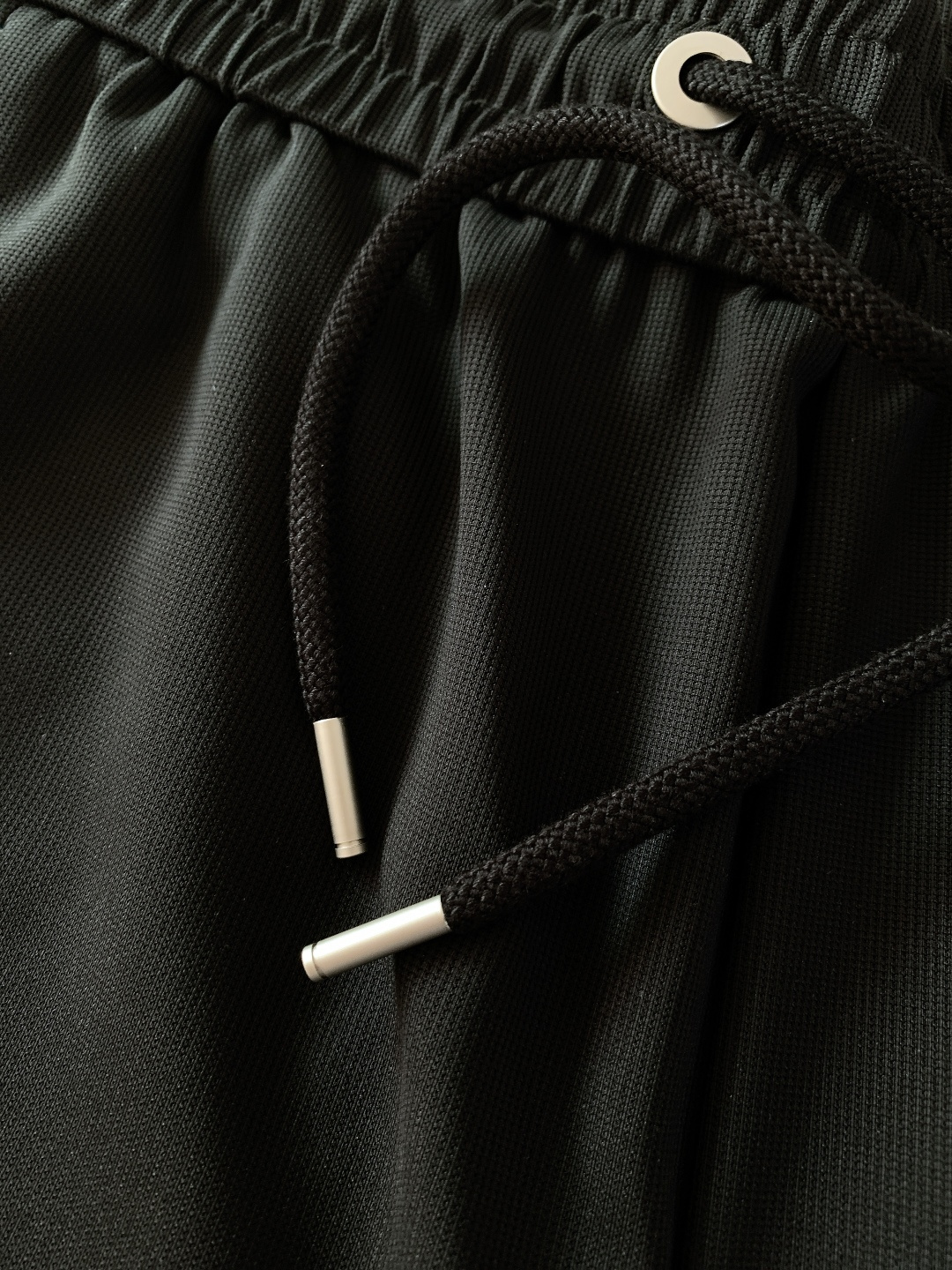 Hermès 爱马仕 抽绳刺绣徽章休闲裤冰丝休闲裤｜把高级感穿在身上高弹冰丝混纺面料，丝滑凉感，垂坠感拉