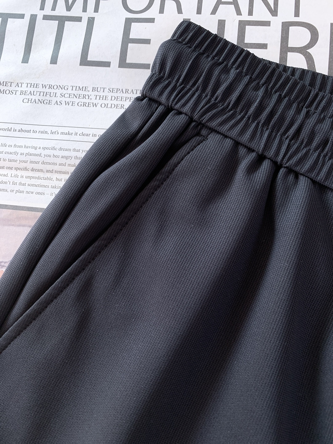 Hermès 爱马仕 抽绳刺绣徽章休闲裤冰丝休闲裤｜把高级感穿在身上高弹冰丝混纺面料，丝滑凉感，垂坠感拉