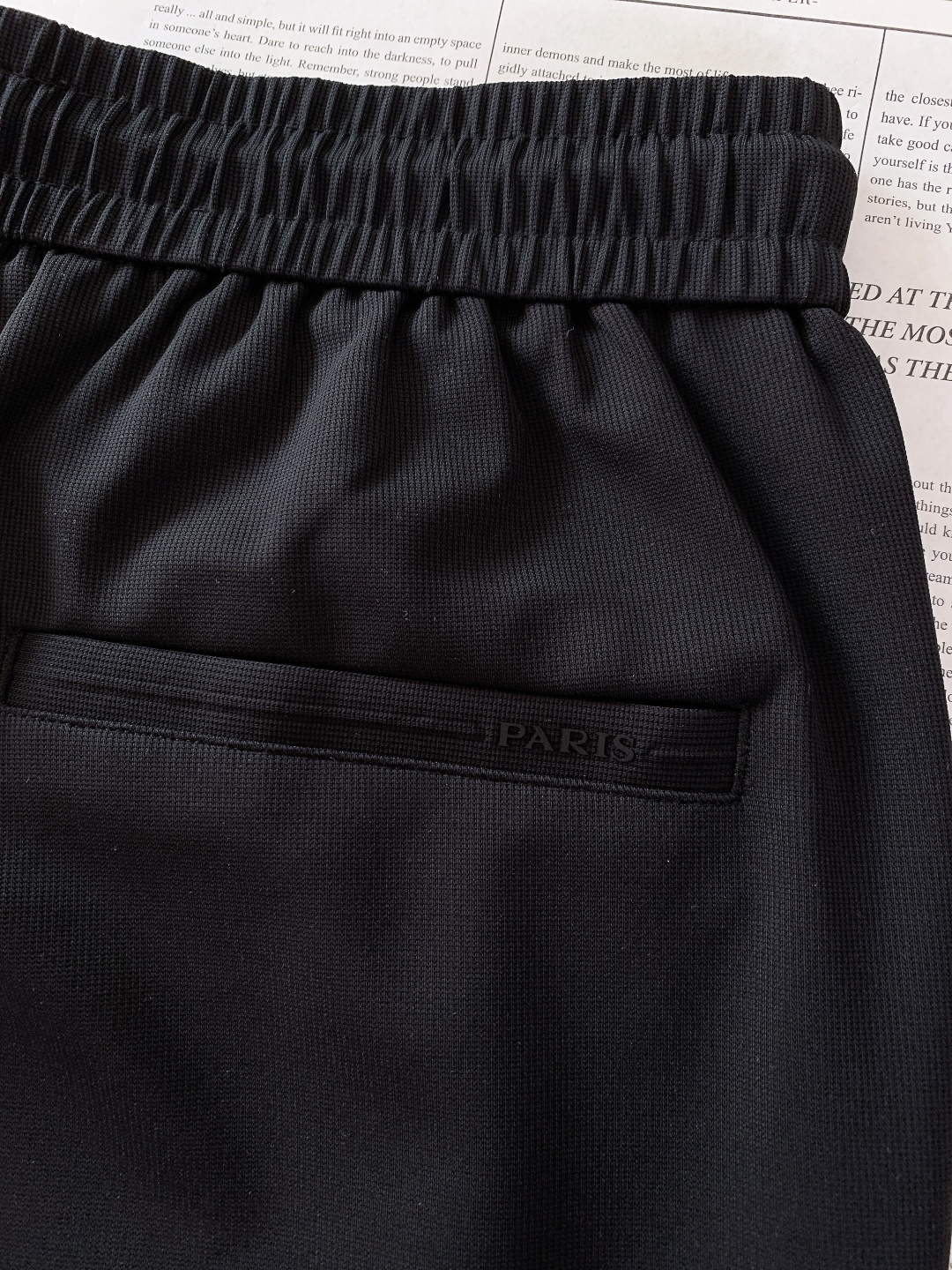 Hermès 爱马仕 抽绳刺绣徽章休闲裤冰丝休闲裤｜把高级感穿在身上高弹冰丝混纺面料，丝滑凉感，垂坠感拉