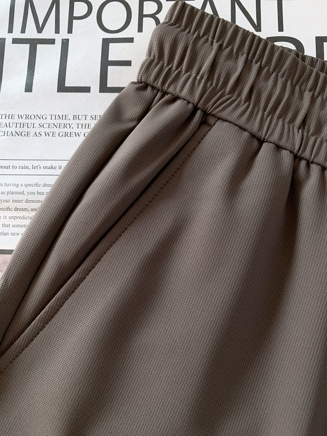 Hermès 爱马仕 抽绳刺绣徽章休闲裤冰丝休闲裤｜把高级感穿在身上高弹冰丝混纺面料，丝滑凉感，垂坠感拉