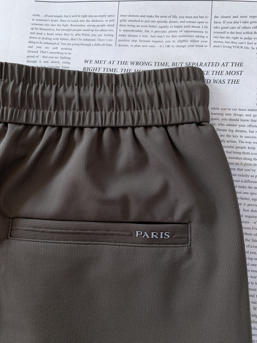 Hermès 爱马仕 抽绳刺绣徽章休闲裤冰丝休闲裤｜把高级感穿在身上高弹冰丝混纺面料，丝滑凉感，垂坠感拉