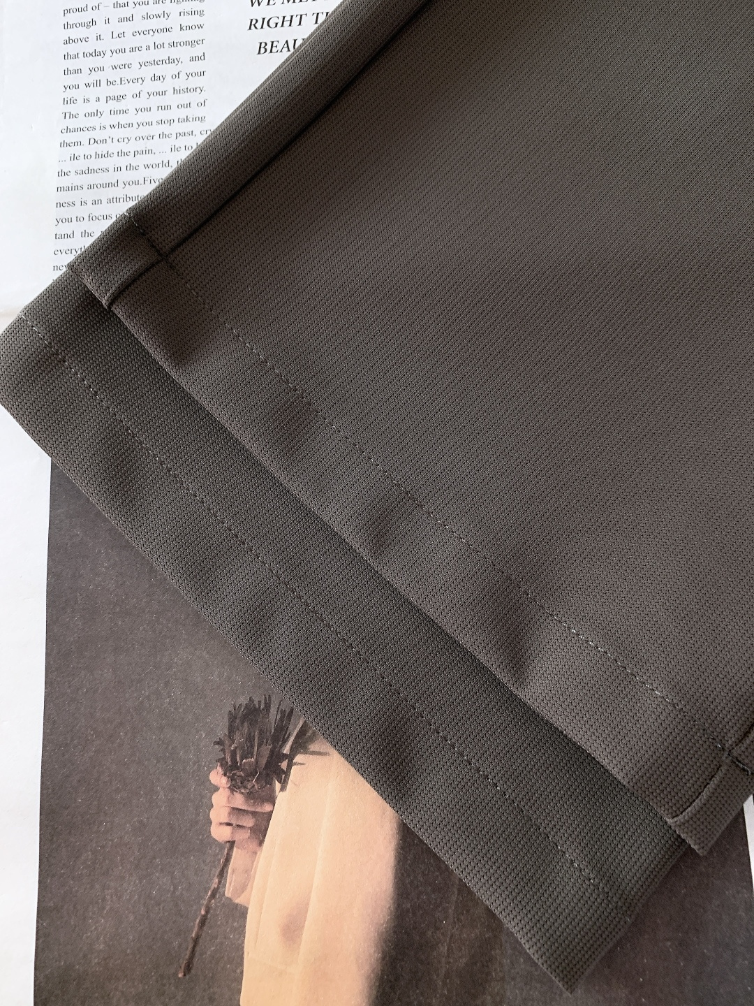 Hermès 爱马仕 抽绳刺绣徽章休闲裤冰丝休闲裤｜把高级感穿在身上高弹冰丝混纺面料，丝滑凉感，垂坠感拉