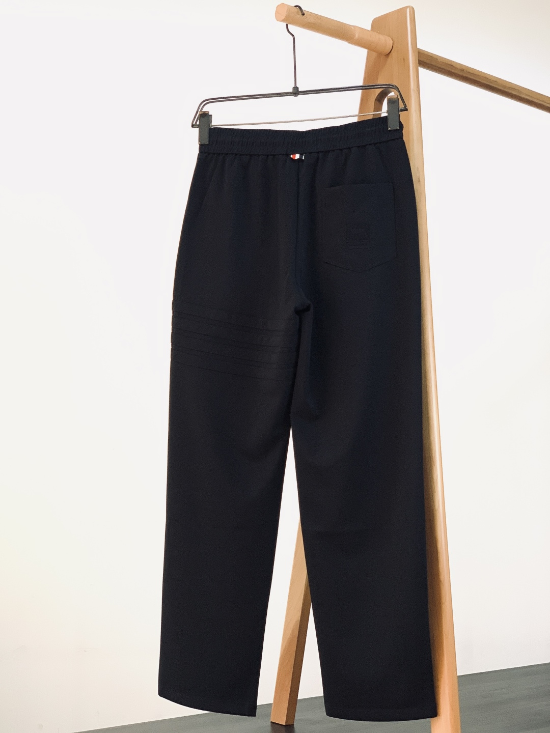 Thom Browne 汤姆·布朗 2026SS早春新品 经典四道杠休闲裤｜把高级感穿在身上320g重磅