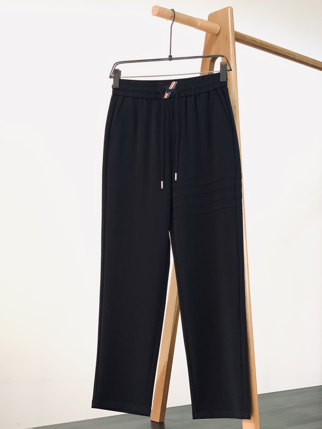 Thom Browne 汤姆·布朗 2026SS早春新品 经典四道杠休闲裤｜把高级感穿在身上320g重磅