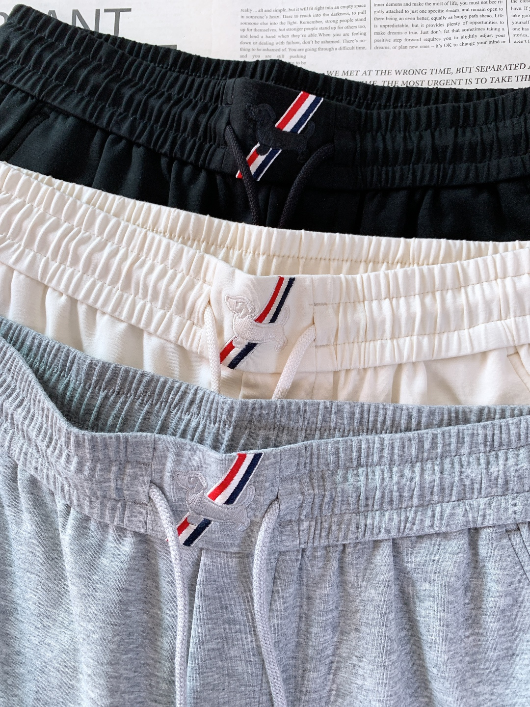 Thom Browne 汤姆·布朗 2026SS早春新品 经典四道杠休闲裤｜把高级感穿在身上320g重磅