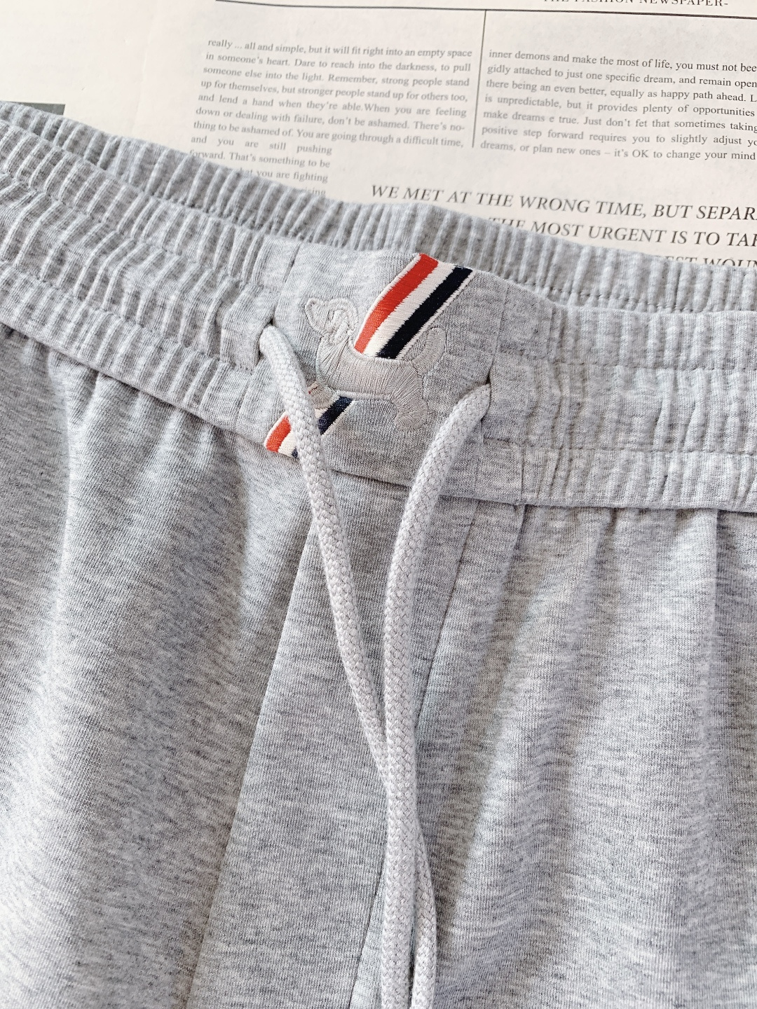 Thom Browne 汤姆·布朗 2026SS早春新品 经典四道杠休闲裤｜把高级感穿在身上320g重磅