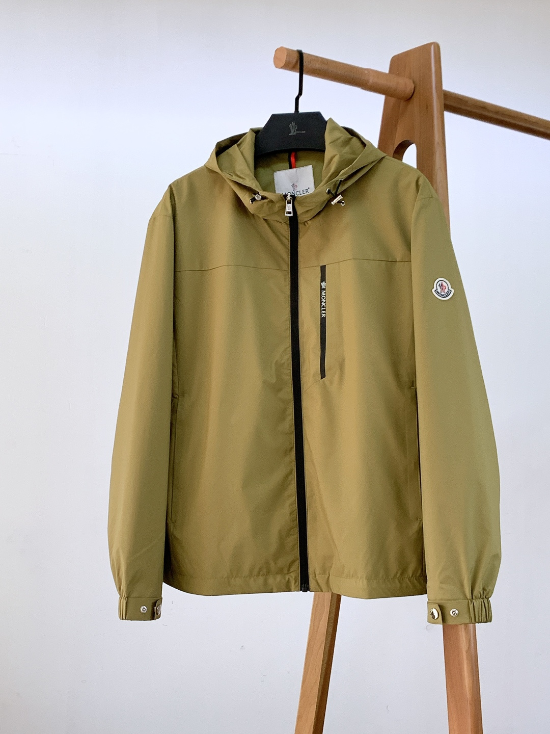 Moncler 蒙口 2026SS早春新品经典连帽防风外套｜把高级感穿在身上甄选防风防水科技尼龙面料，表