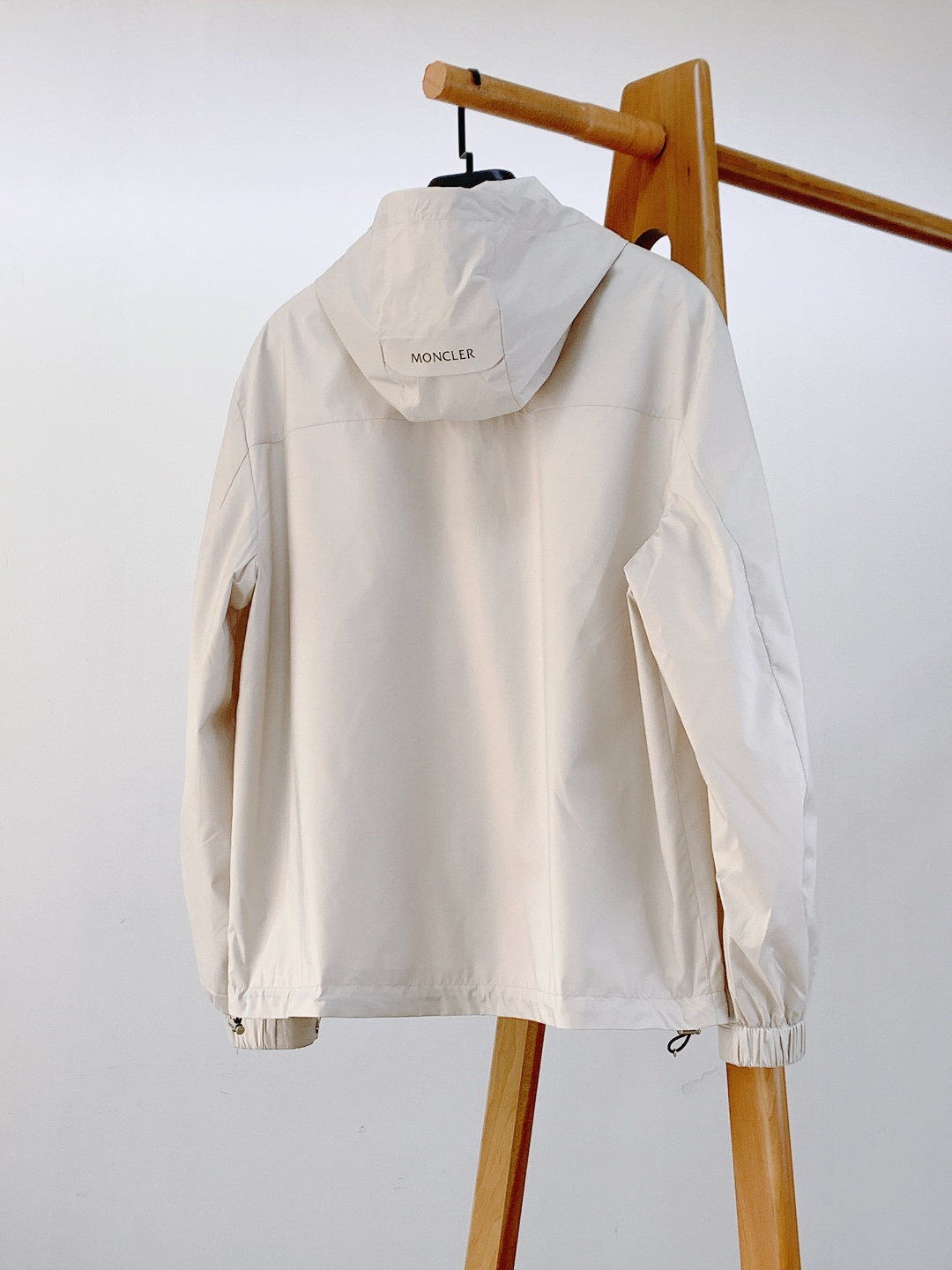 Moncler 蒙口 2026SS早春新品经典连帽防风外套｜把高级感穿在身上甄选防风防水科技尼龙面料，表