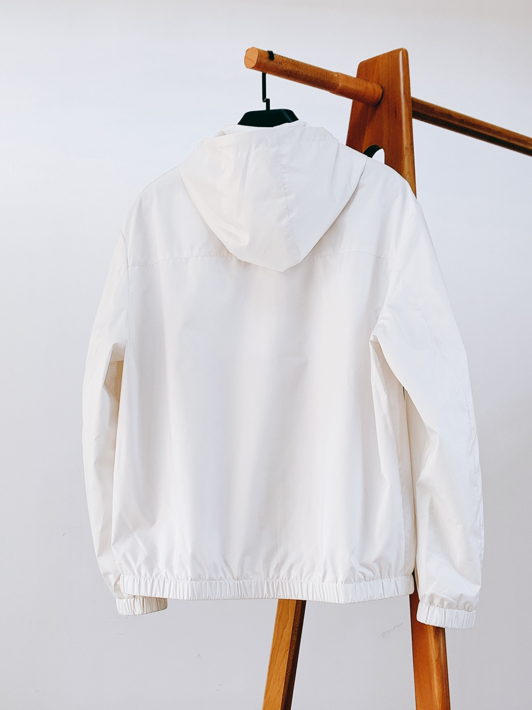 Moncler 蒙口 2026SS早春新品休闲连帽外套。轻奢户外天花板！这款连帽外套上身直接拉高整体气场