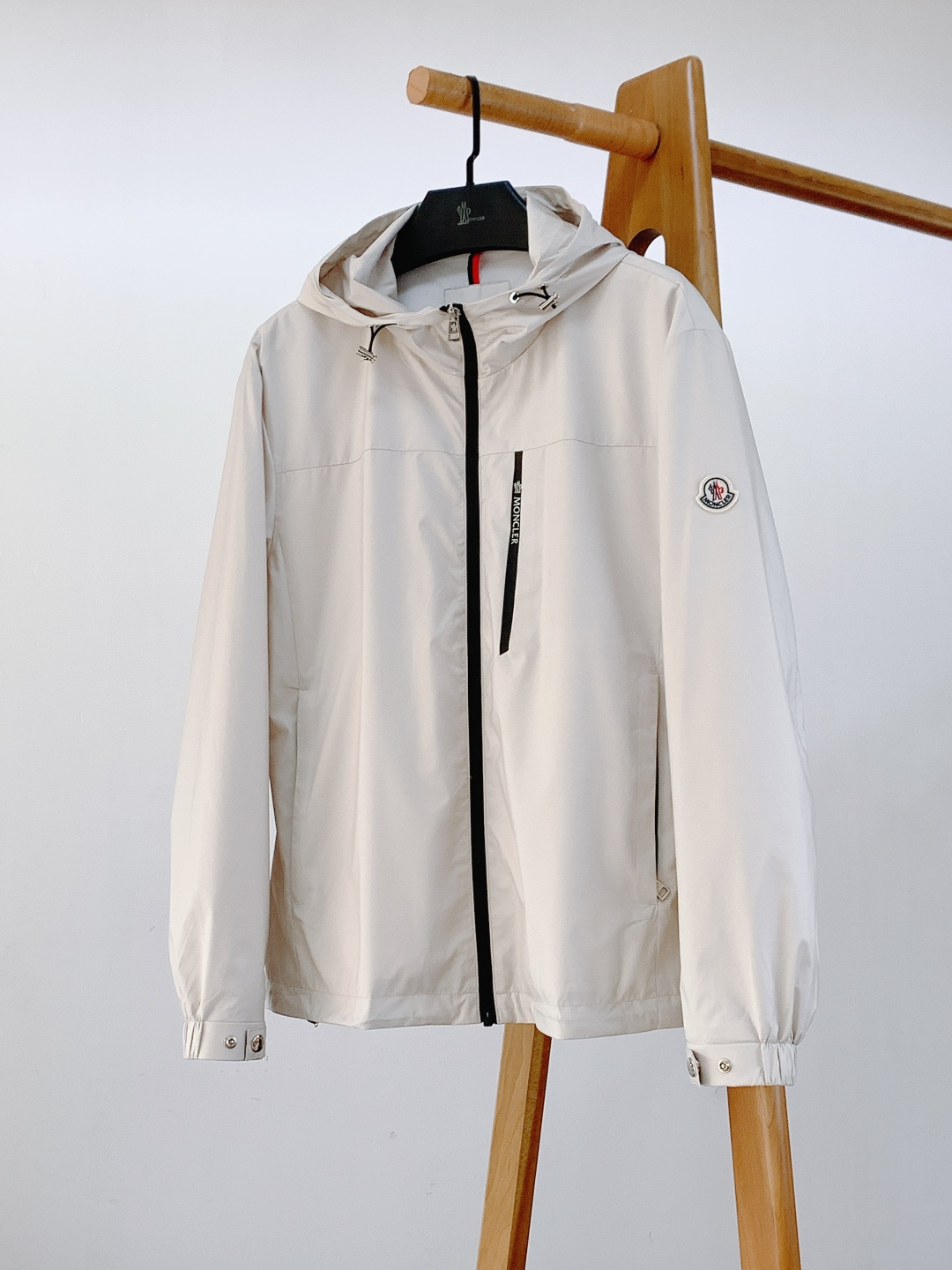 Moncler 蒙口 2026SS早春新品经典连帽防风外套｜把高级感穿在身上甄选防风防水科技尼龙面料，表