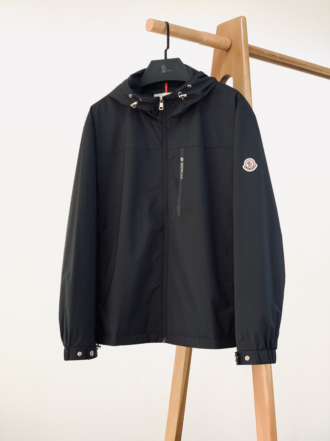 Moncler 蒙口 2026SS早春新品经典连帽防风外套｜把高级感穿在身上甄选防风防水科技尼龙面料，表