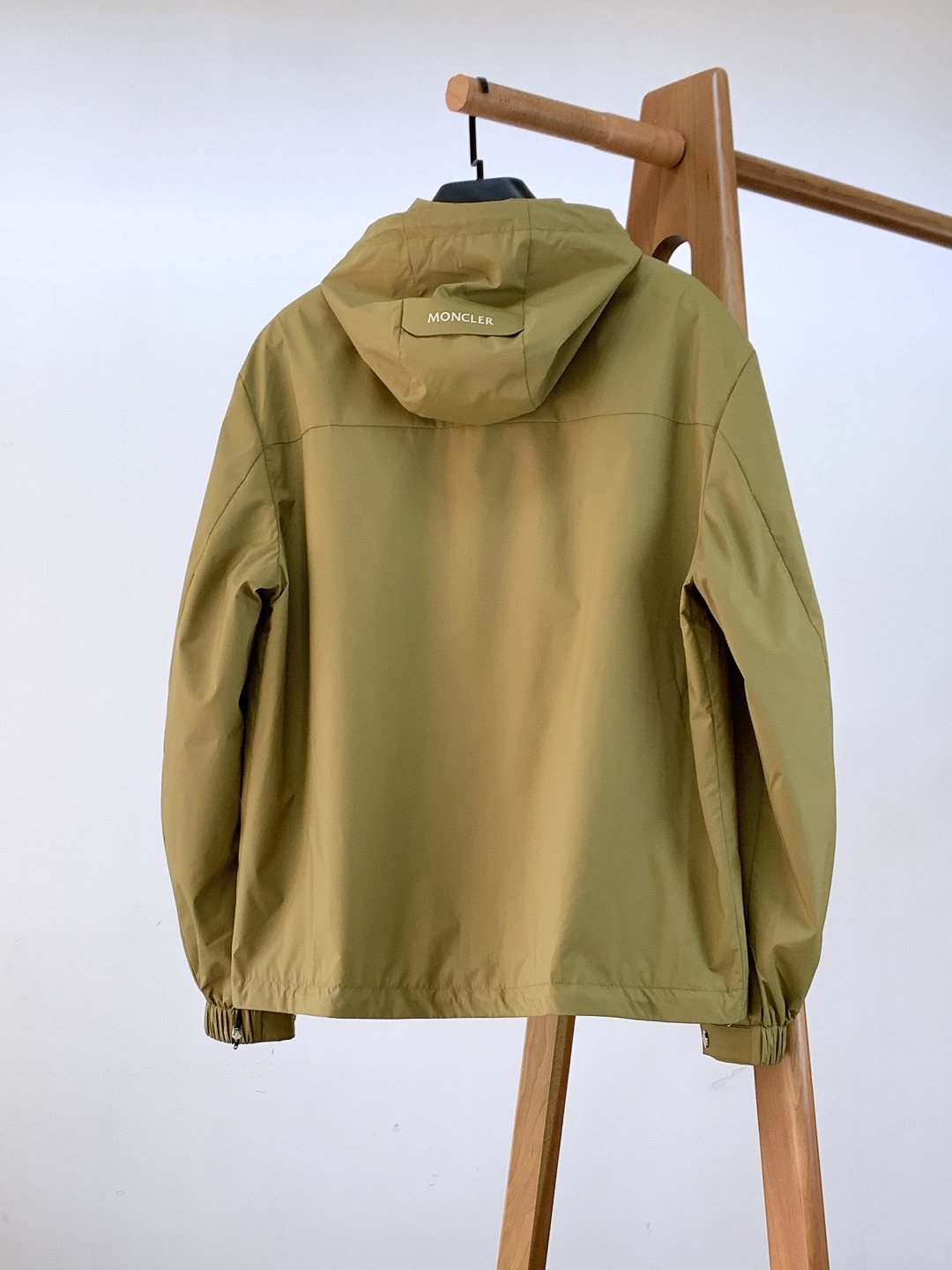 Moncler 蒙口 2026SS早春新品经典连帽防风外套｜把高级感穿在身上甄选防风防水科技尼龙面料，表