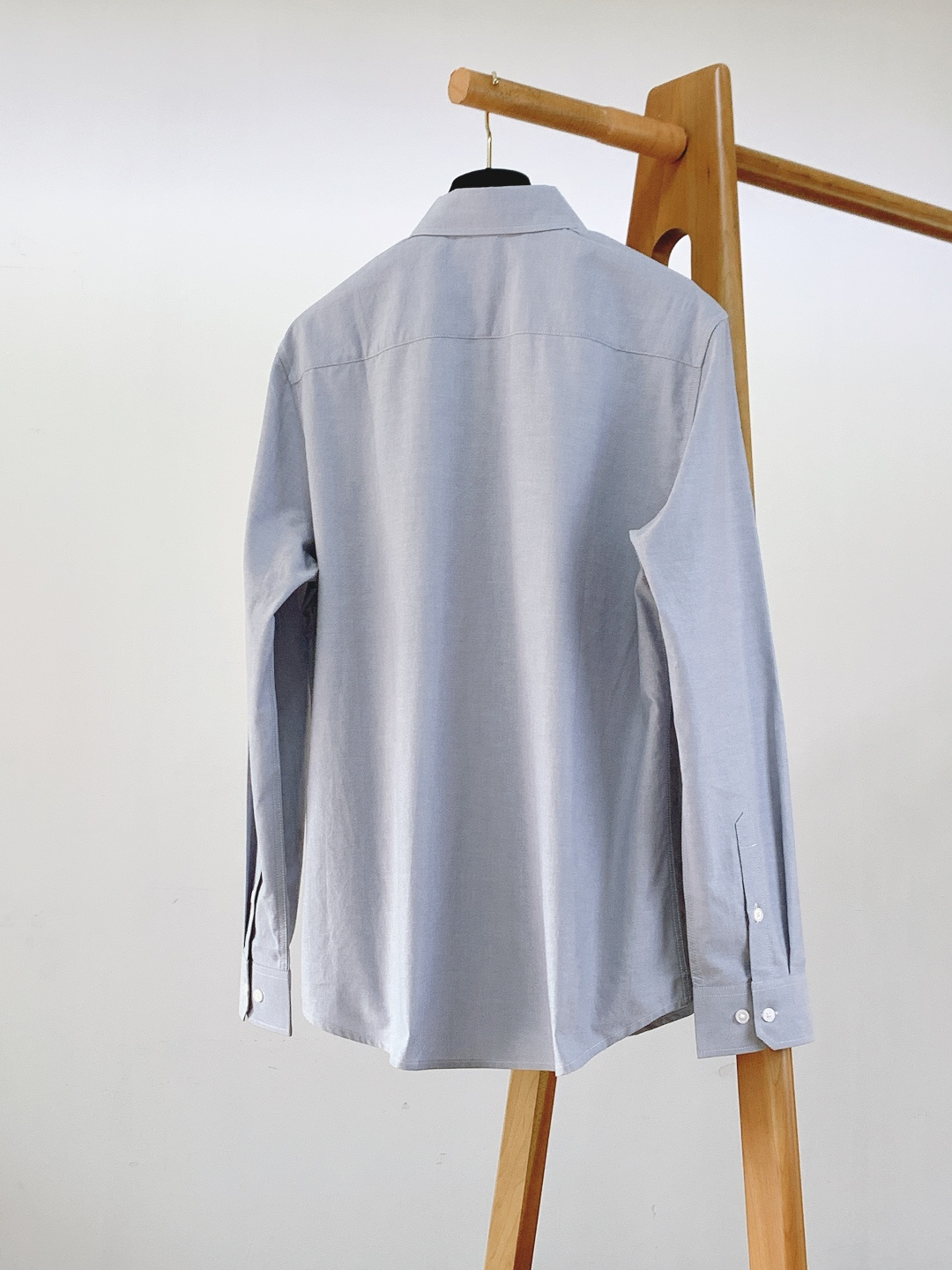 Kiton 奇顿 2026SS早春新品 老钱调性 主线系列，定织高支长绒棉结构触感细腻柔滑，低调光泽感自