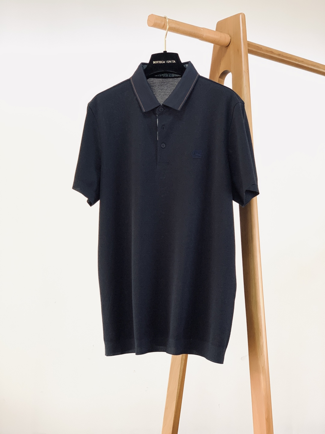 Etro 艾特罗 2026SS春夏新品休闲翻领Polo衫。定制高支冰感面料，源自意大利进口纱线，采用细密