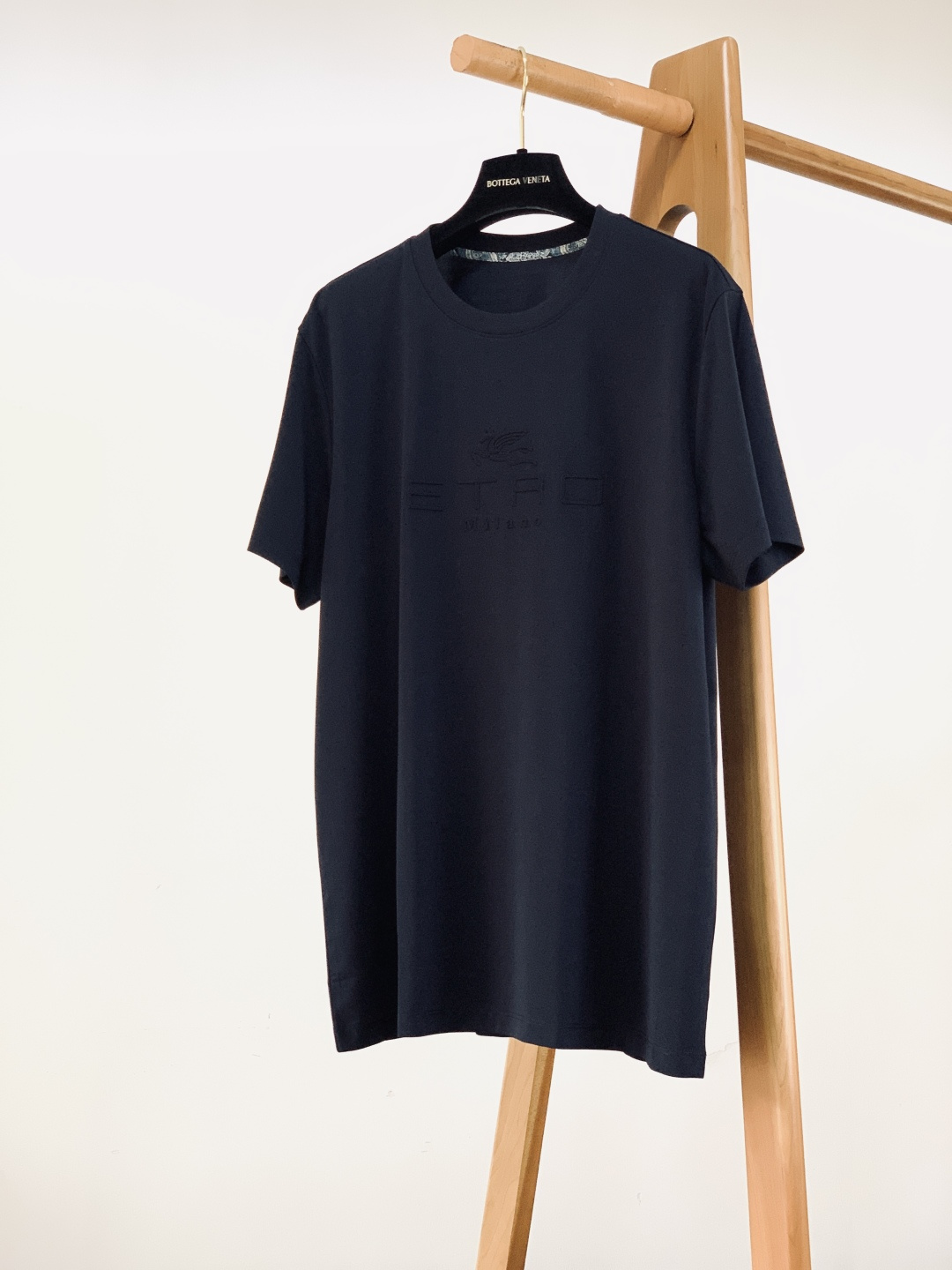 Etro 艾特罗 2026SS春夏新品压纹飞马短袖T恤。精选定制高支冰感棉，源自意大利进口纱线，经过特殊