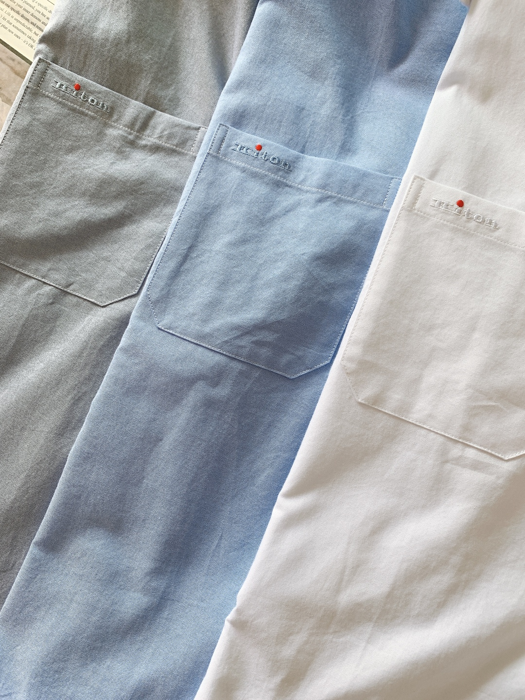 Kiton 奇顿 2026SS早春新品 老钱调性 主线系列，定织高支长绒棉结构触感细腻柔滑，低调光泽感自