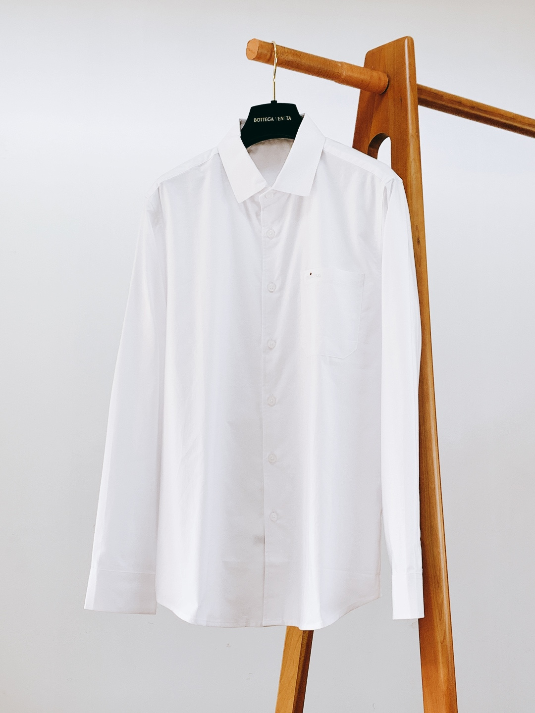 Kiton 奇顿 2026SS早春新品 老钱调性 主线系列，定织高支长绒棉结构触感细腻柔滑，低调光泽感自