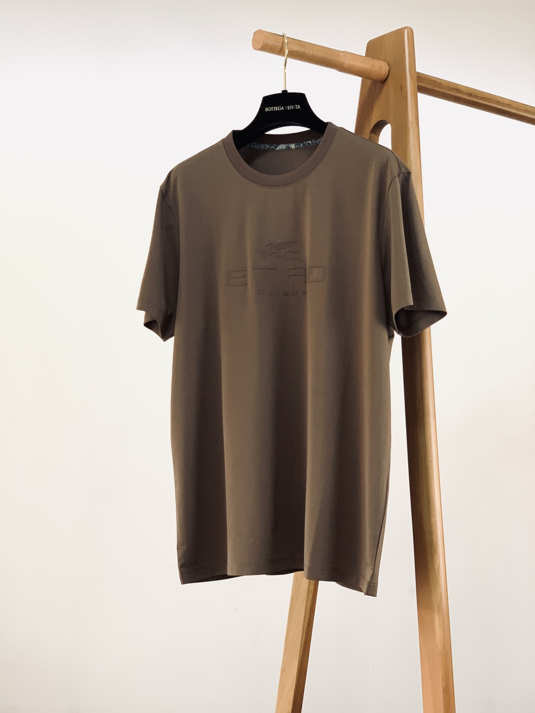 Etro 艾特罗 2026SS春夏新品压纹飞马短袖T恤。精选定制高支冰感棉，源自意大利进口纱线，经过特殊