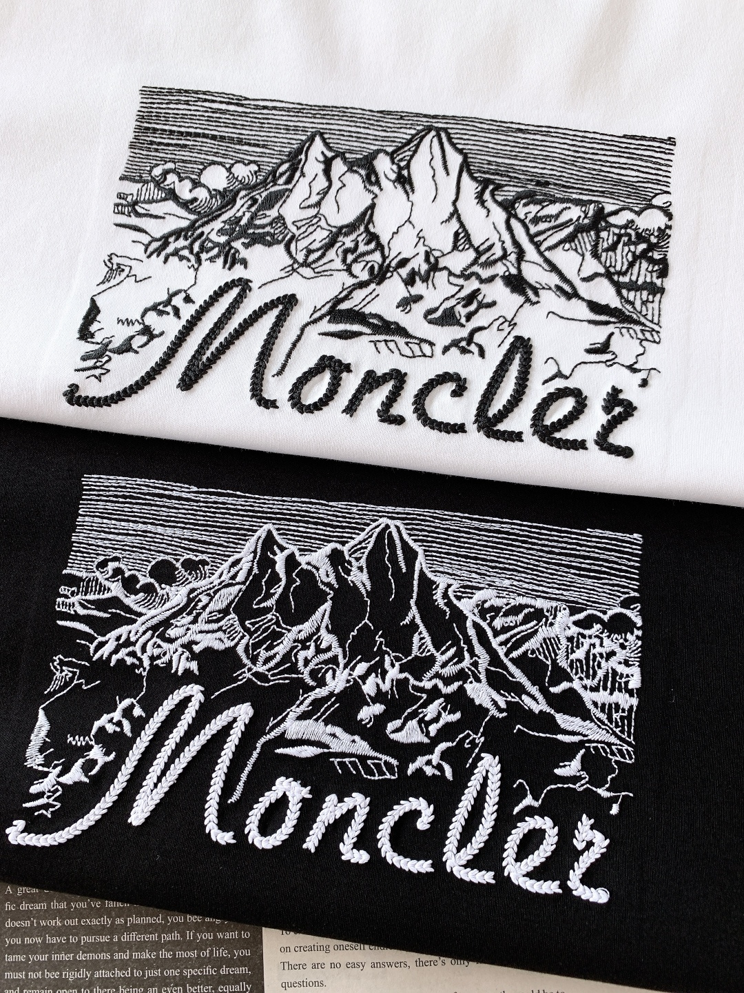 Moncler 蒙口 2026SS春夏新品雪山刺绣短袖T恤。定制高支冰感棉，源自意大利进口纱线，经过特殊