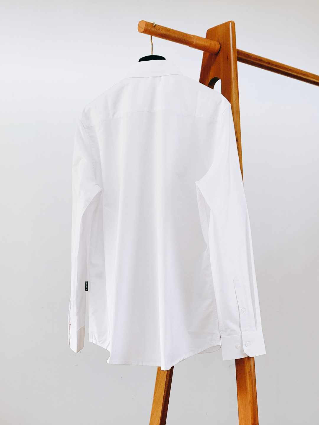 Kiton 奇顿 2026SS早春新品 老钱调性 主线系列，定织高支长绒棉结构触感细腻柔滑，低调光泽感自