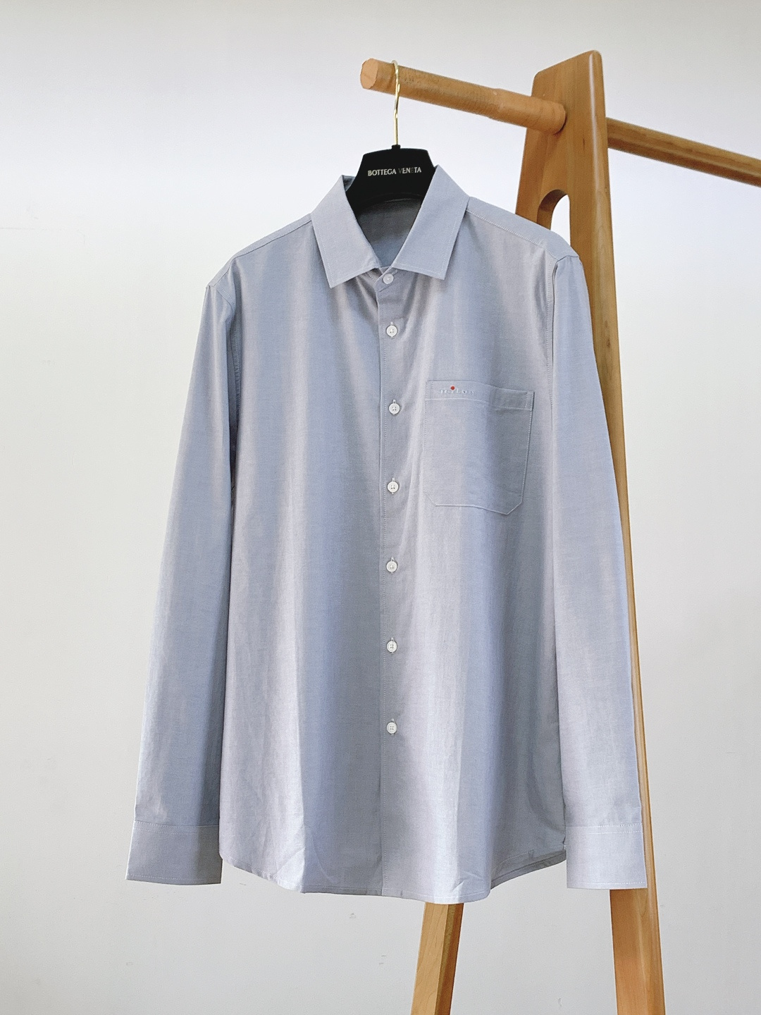 Kiton 奇顿 2026SS早春新品 老钱调性 主线系列，定织高支长绒棉结构触感细腻柔滑，低调光泽感自