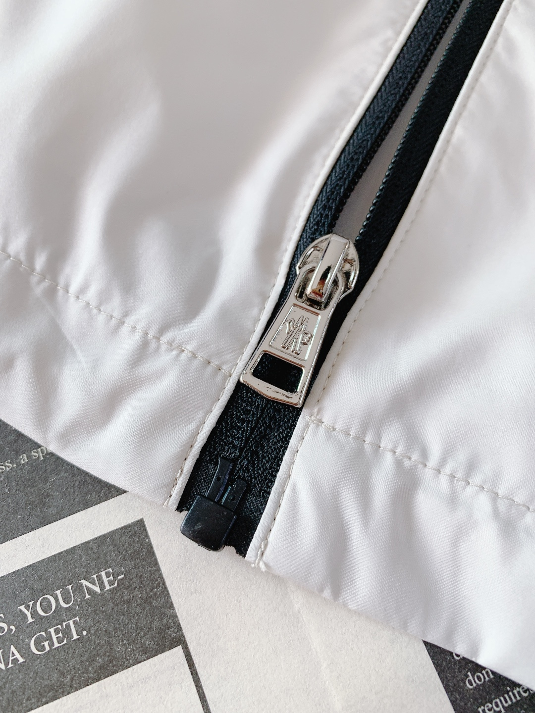 Moncler 蒙口 2026SS早春新品经典连帽防风外套｜把高级感穿在身上甄选防风防水科技尼龙面料，表