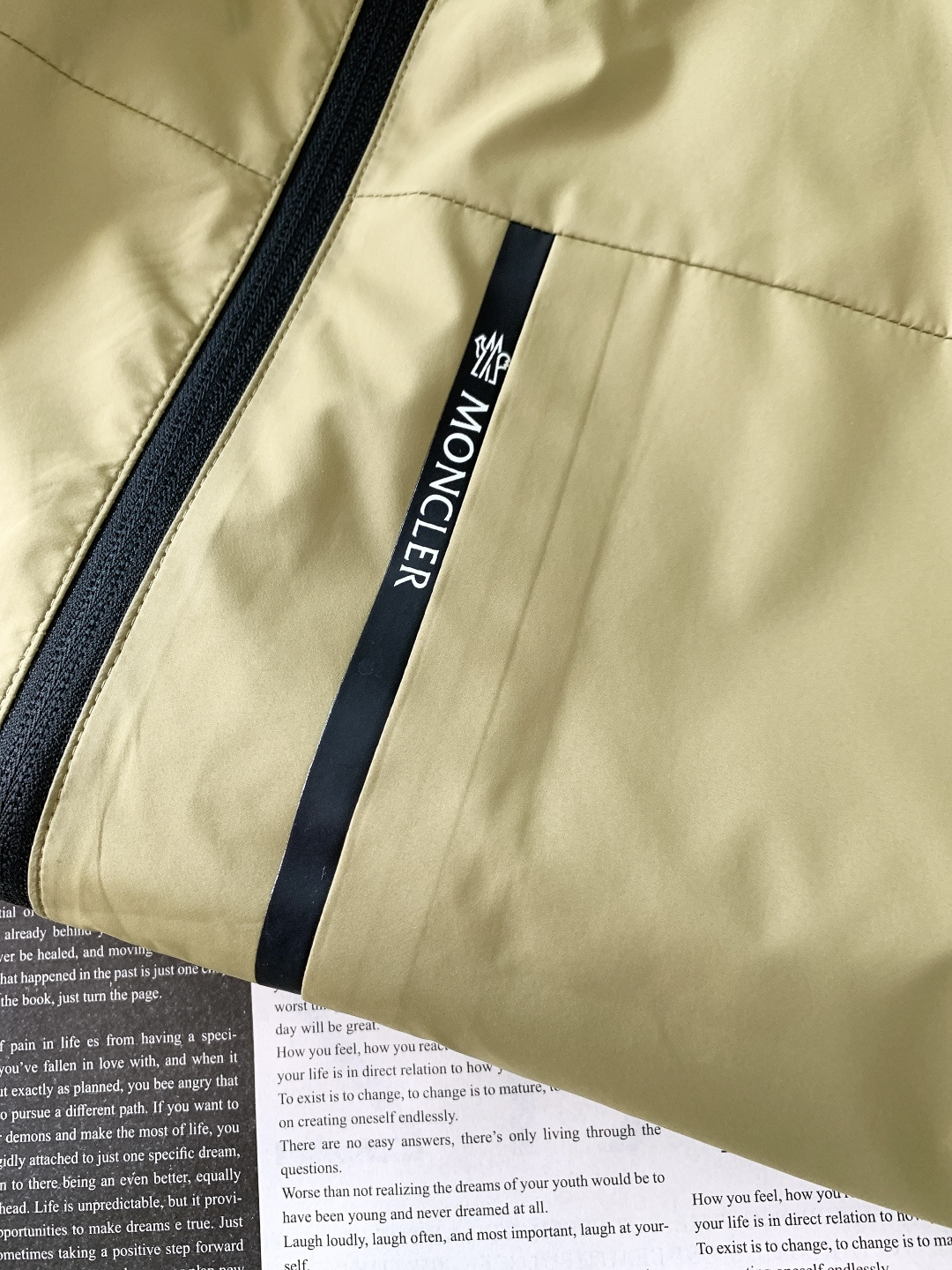 Moncler 蒙口 2026SS早春新品经典连帽防风外套｜把高级感穿在身上甄选防风防水科技尼龙面料，表