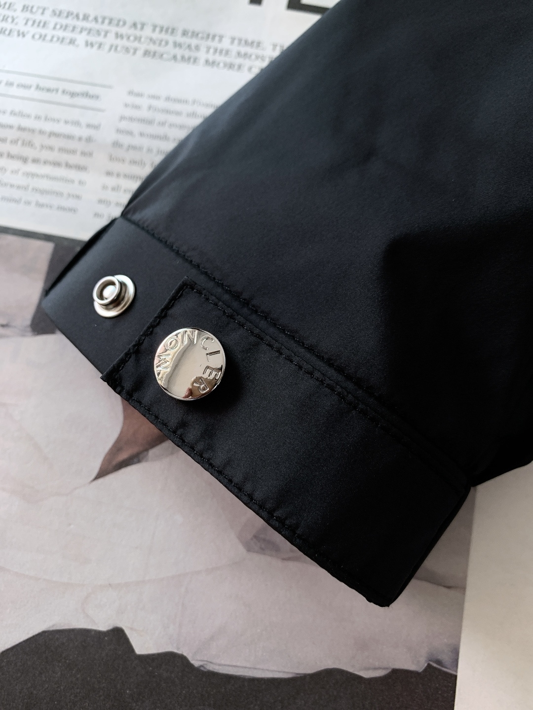 Moncler 蒙口 2026SS早春新品经典连帽防风外套｜把高级感穿在身上甄选防风防水科技尼龙面料，表