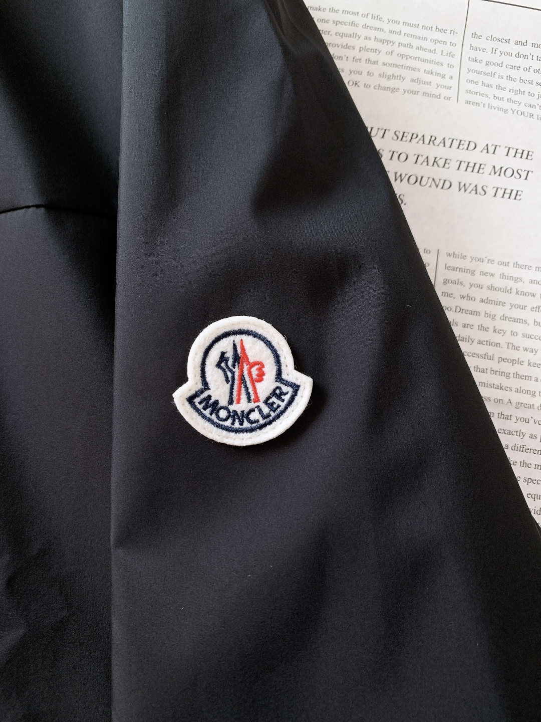 Moncler 蒙口 2026SS早春新品经典连帽防风外套｜把高级感穿在身上甄选防风防水科技尼龙面料，表