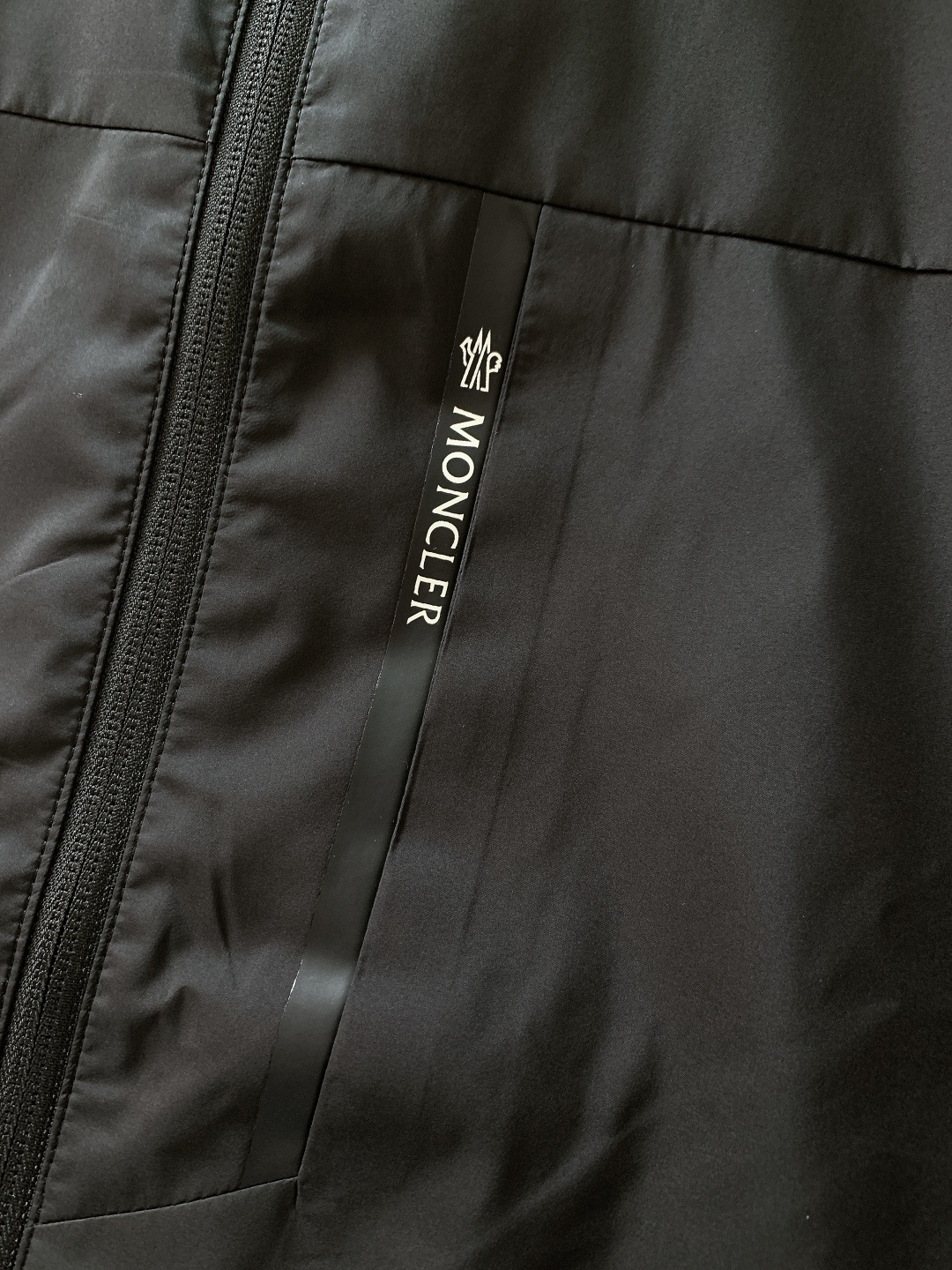 Moncler 蒙口 2026SS早春新品经典连帽防风外套｜把高级感穿在身上甄选防风防水科技尼龙面料，表