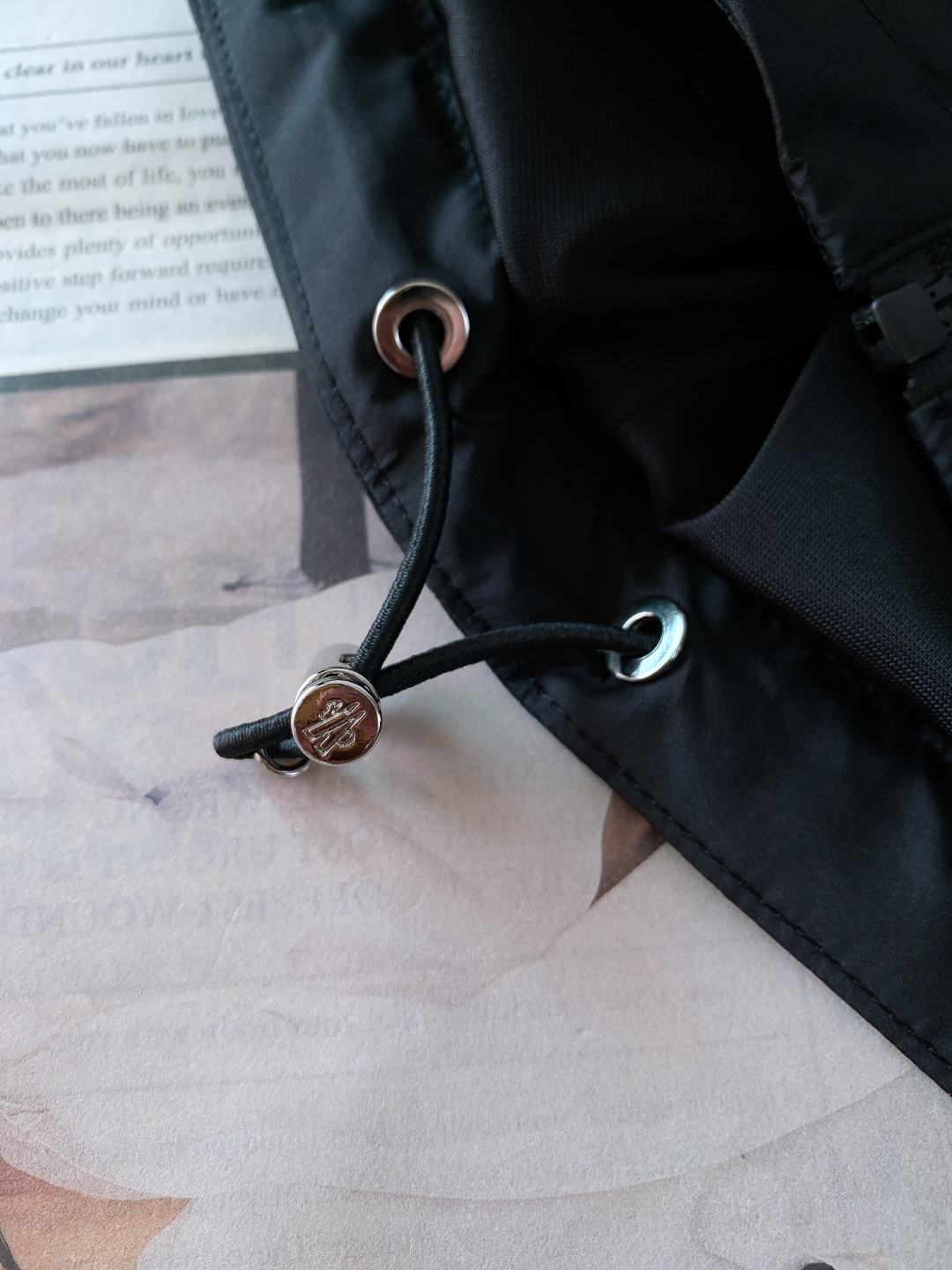 Moncler 蒙口 2026SS早春新品经典连帽防风外套｜把高级感穿在身上甄选防风防水科技尼龙面料，表