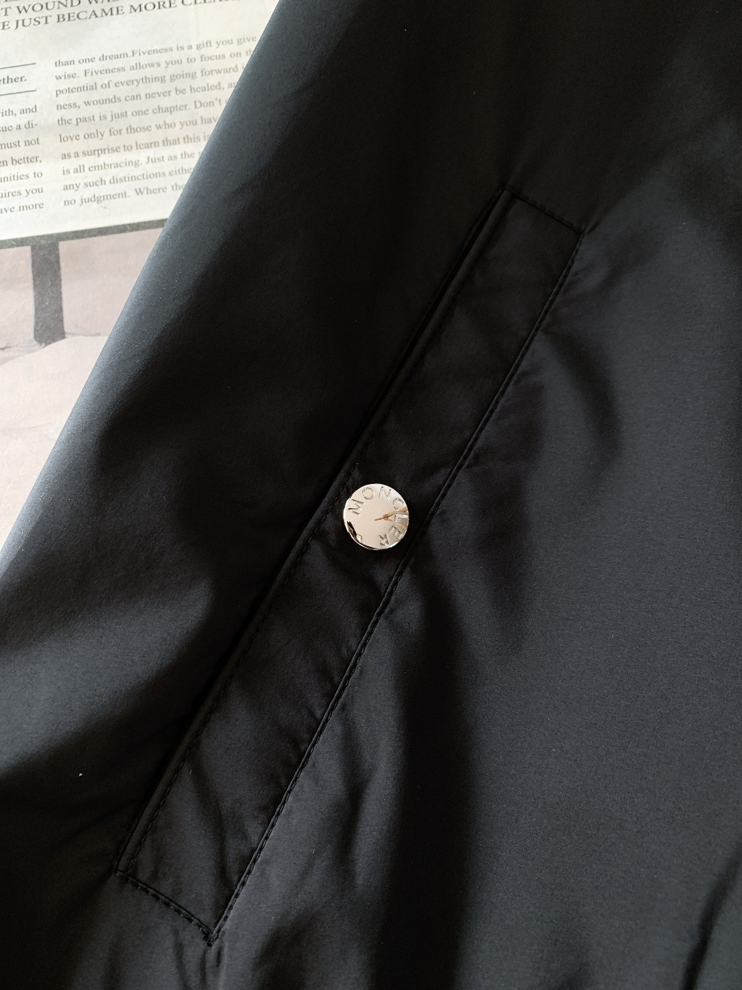 Moncler 蒙口 2026SS早春新品休闲连帽外套。轻奢户外天花板！这款连帽外套上身直接拉高整体气场