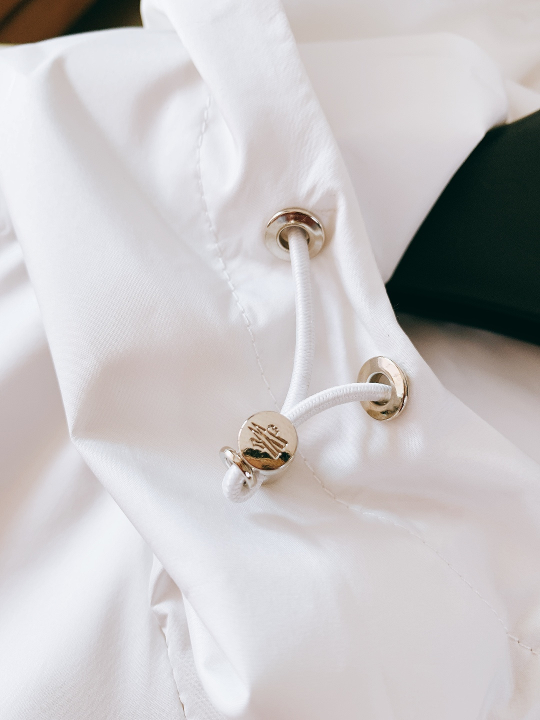 Moncler 蒙口 2026SS早春新品休闲连帽外套。轻奢户外天花板！这款连帽外套上身直接拉高整体气场